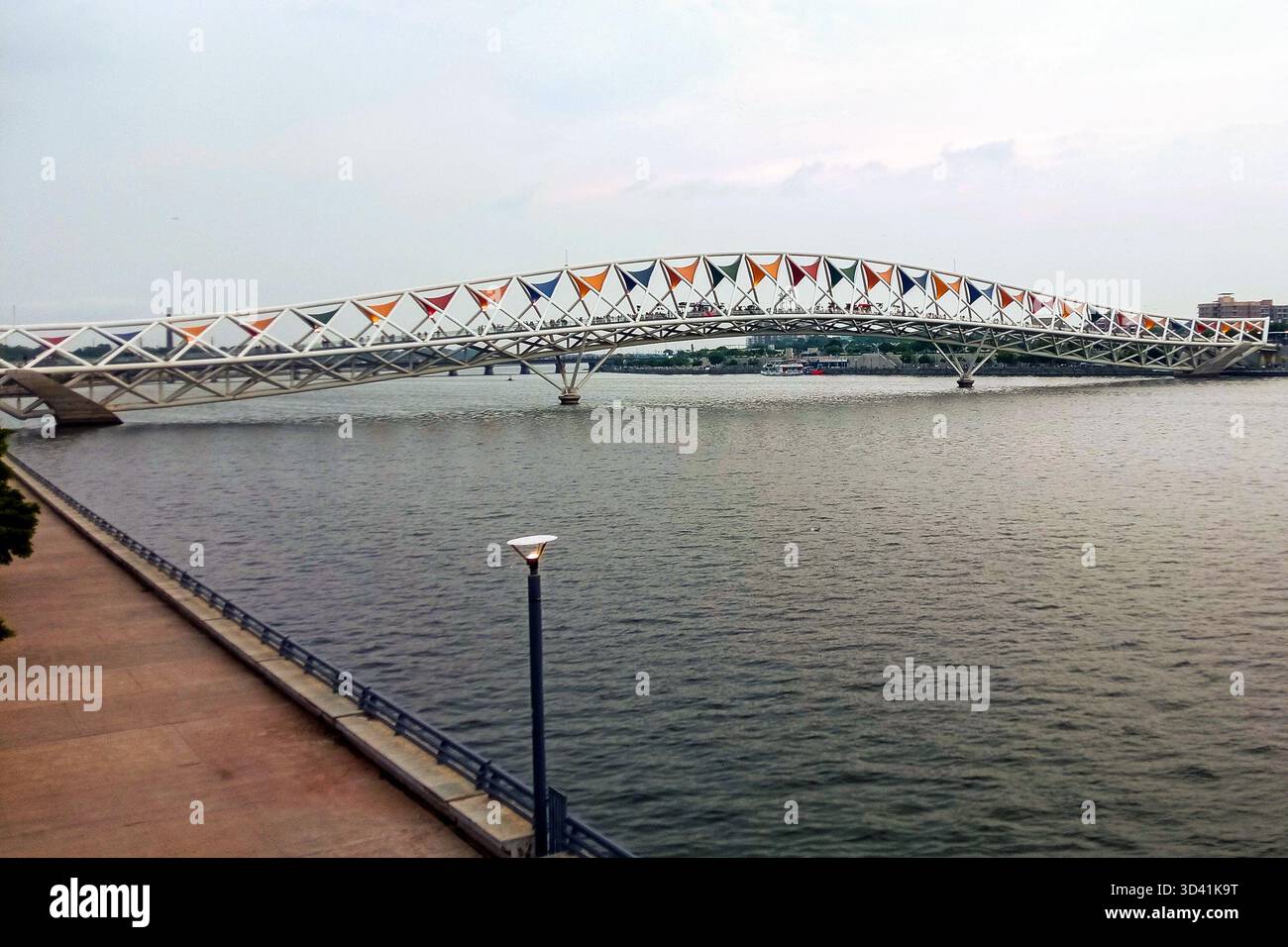 Ponte pedonale atal immagini e fotografie stock ad alta risoluzione - Alamy