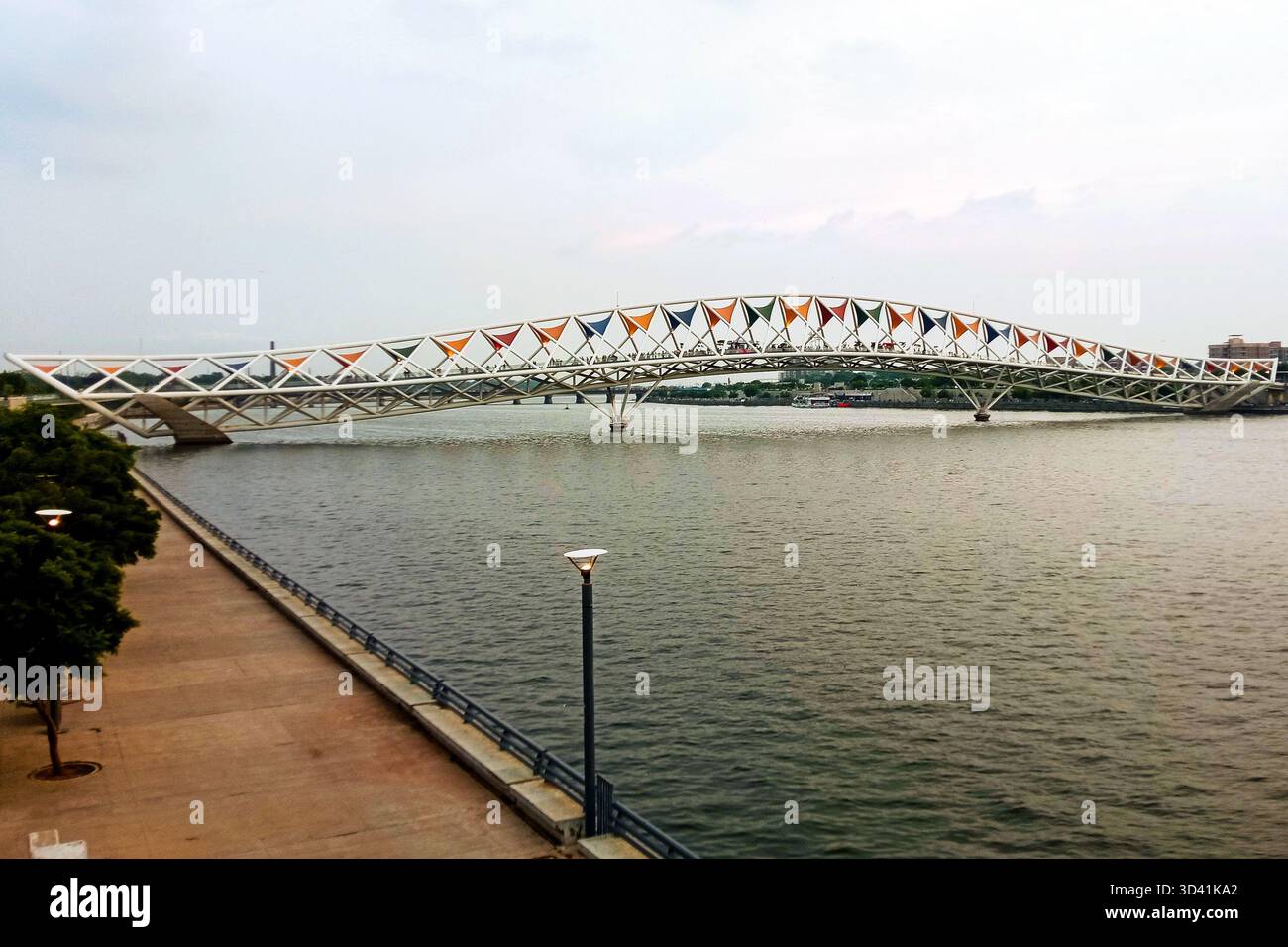 Ponte pedonale atal immagini e fotografie stock ad alta risoluzione - Alamy