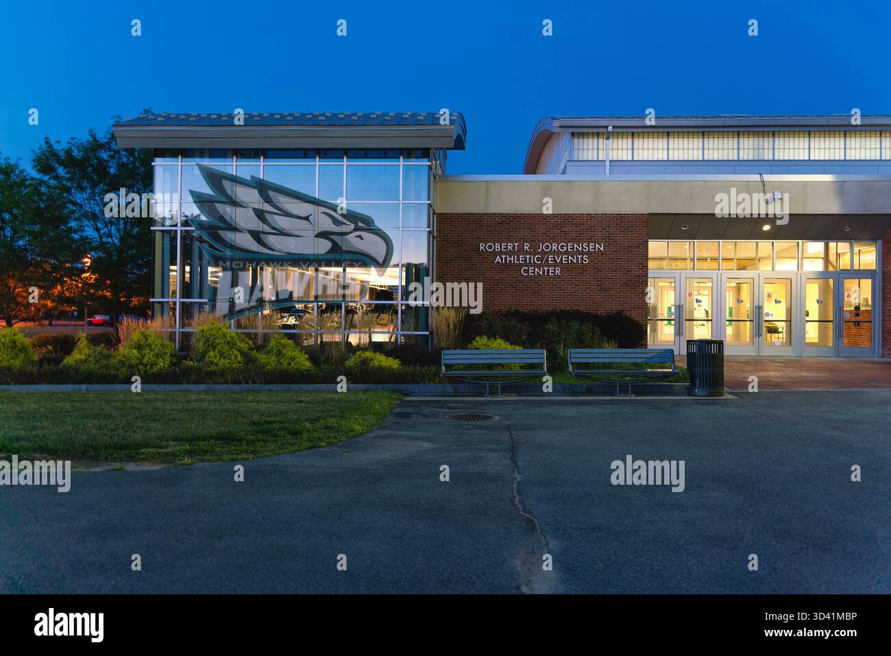 Utica, New York - 3 settembre 2025: Robert R. Jorgensen Athletic and Event Center presso il campus MVCC Utica, con palestre, strutture fitness e spazi per eventi Foto Stock