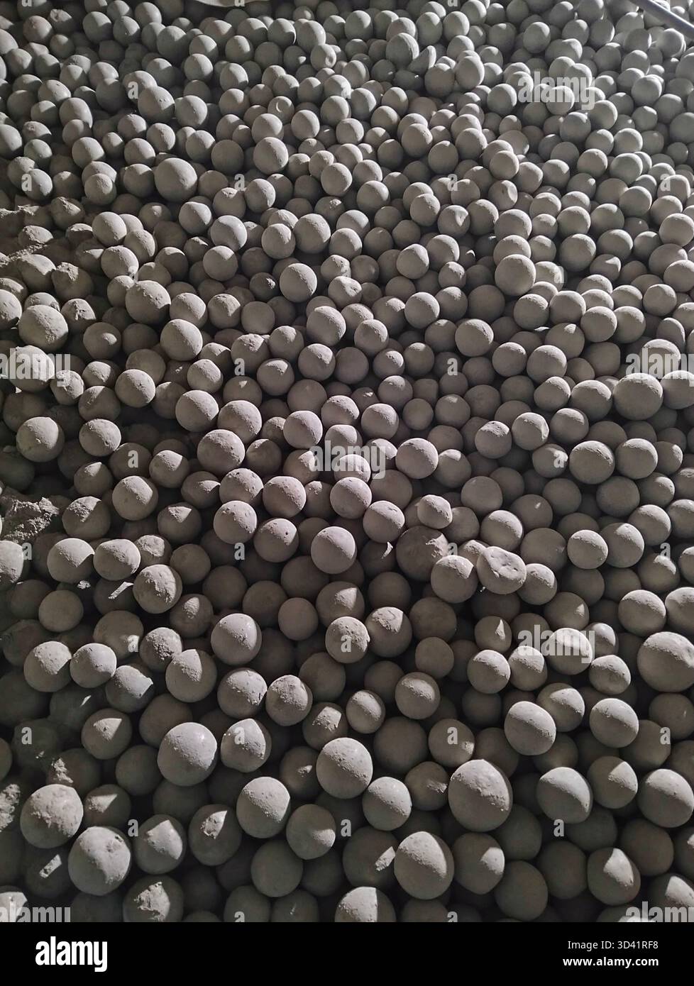 Immagine del terreno di macinazione del mulino a sfere utilizzato per la produzione di cemento Foto Stock