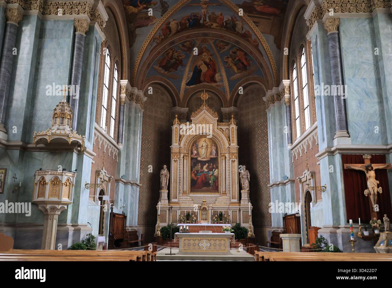 Vista interna della chiesa parrocchiale di Brunico, alto Adige, Italia Foto Stock