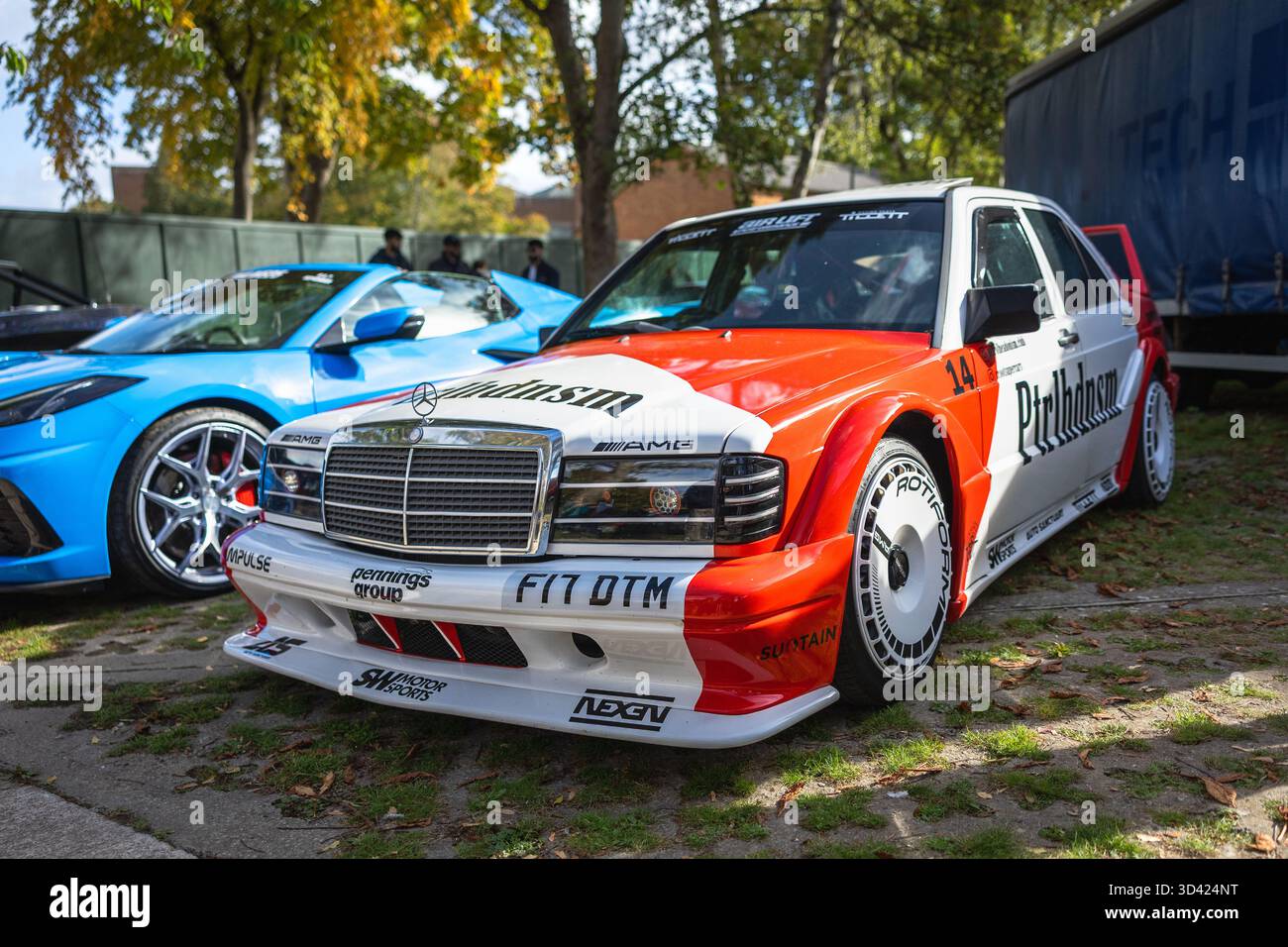 1990 Mercedes Benz 190E, in mostra al Bicester Motion Scramble tenutosi il 5 ottobre 2025. Foto Stock