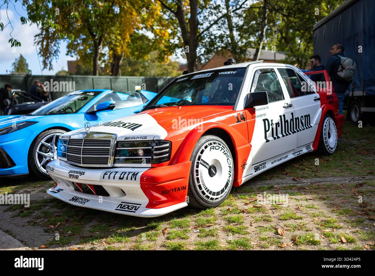 1990 Mercedes Benz 190E, in mostra al Bicester Motion Scramble tenutosi il 5 ottobre 2025. Foto Stock