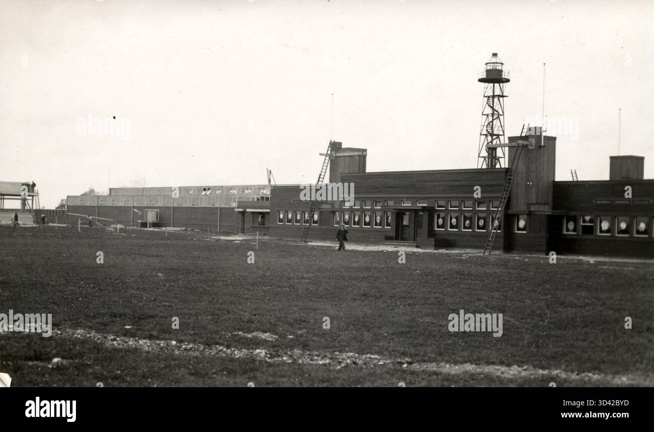 Una fotografia del 1922 dell'International Aviation Contest (ICAR) di Rotterdam, Paesi Bassi, che mostra le sale espositive e il ristorante in costruzione. Foto Stock