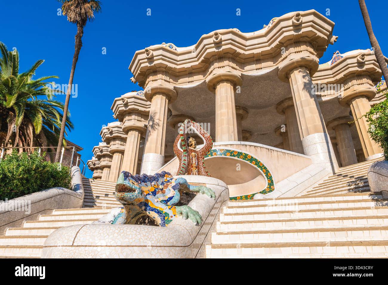 La sala del Drago e Ipostilo al Park Guell di Barcellona, Catalogna, Spagna Foto Stock