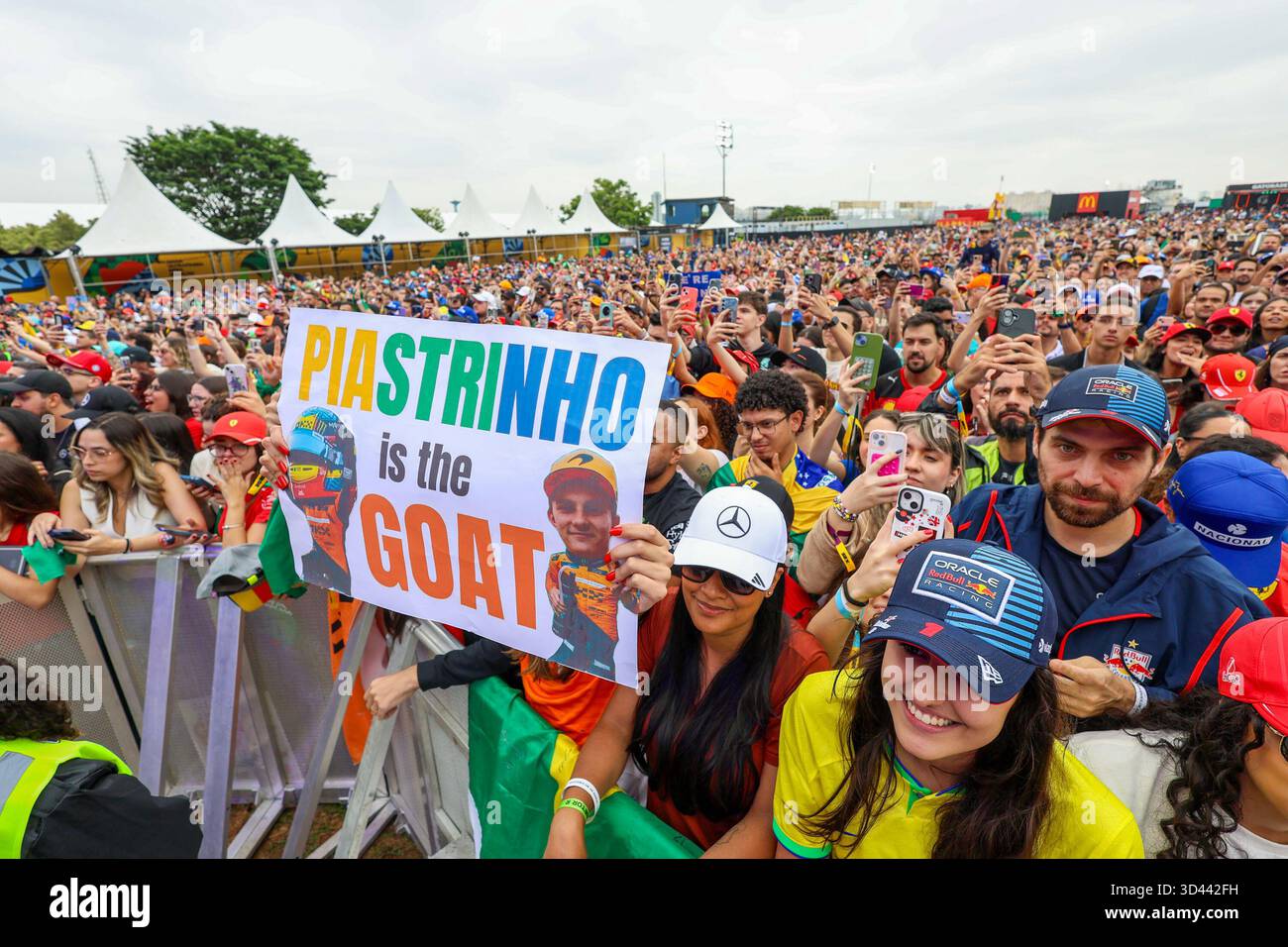fanzone durante le attività del venerdì della Formula 1 MSC Cruises São Paulo Grand Prix 2025 a Autódromo José Carlos Pace, São Paulo, Brasile, davanti Foto Stock