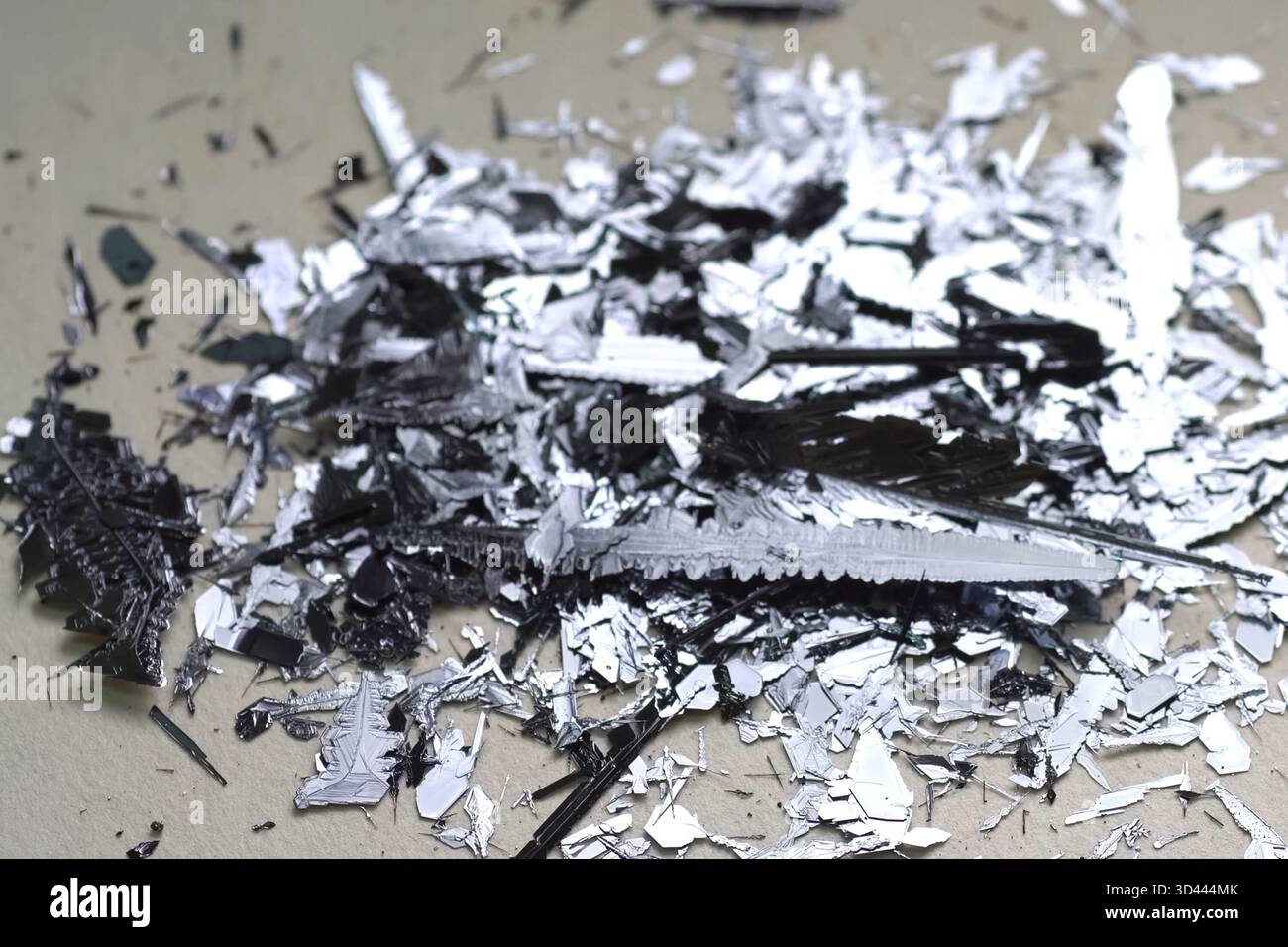 Cristalli di iodio, iodio in forma metallica. Foto Stock