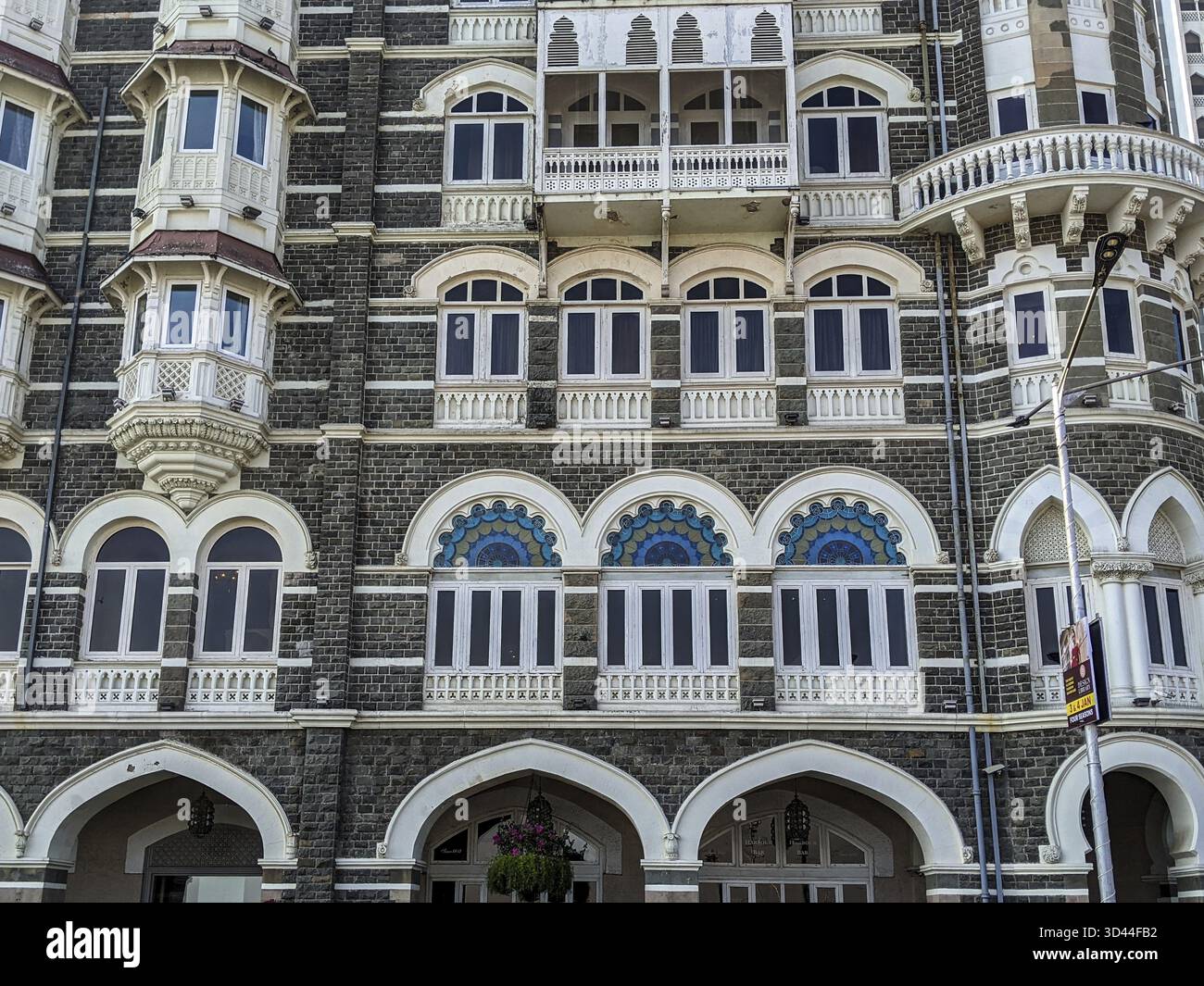 Bombay, Mumbai, India - 27 dicembre 2022: Facciata del Taj Mahal Palace hotel a Mumbai, Asia Foto Stock