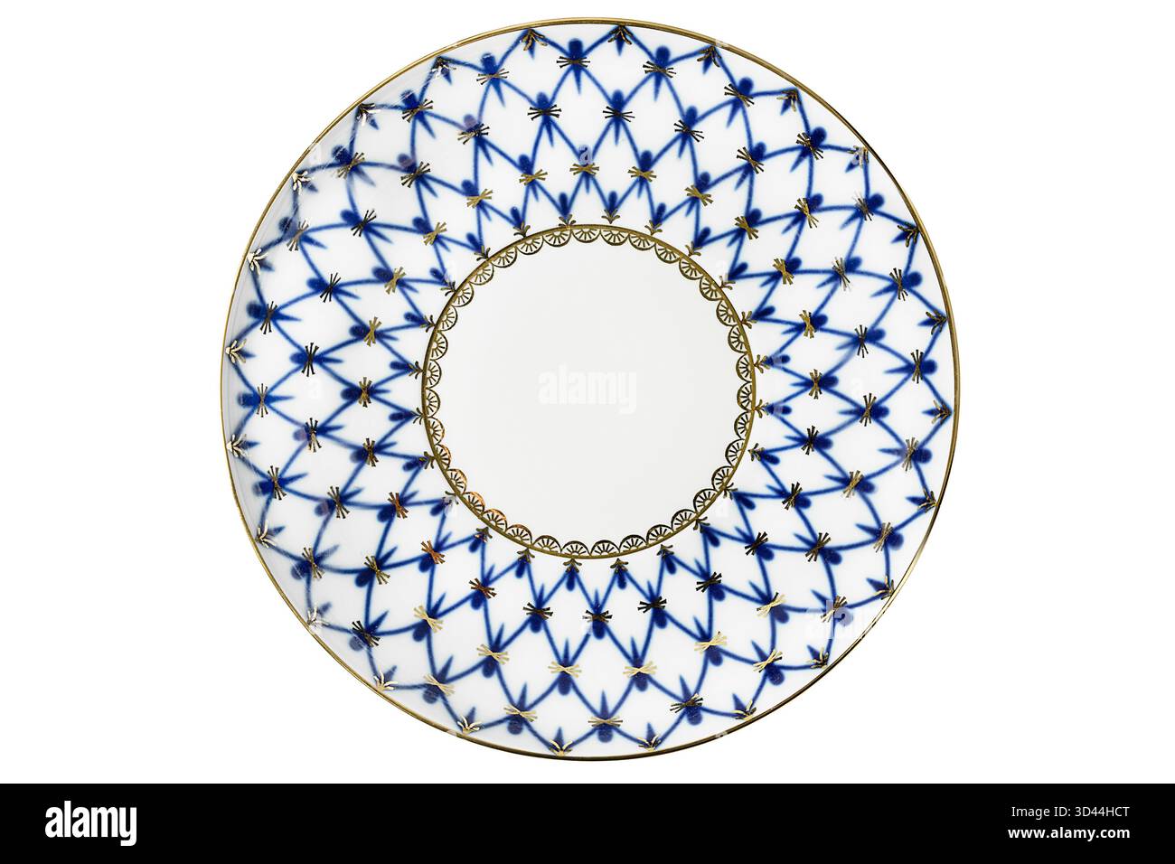 Elegante piattino dorato in porcellana isolato su sfondo bianco Foto Stock