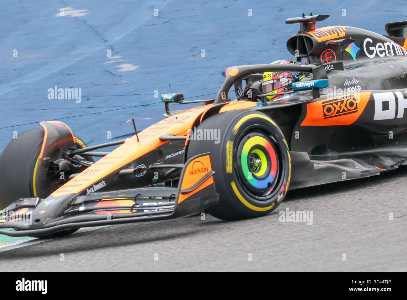 San Paolo, BRA. 11/08/2025. Oscar Piastri dell'Australia alla guida del (81) McLaren F1 Team MCL39 Mercedes, durante la Formula 1 MSC Cruises grande Premio De Sao Paulo 2025. Crediti: Alessio Morgese / Alamy live news Foto Stock