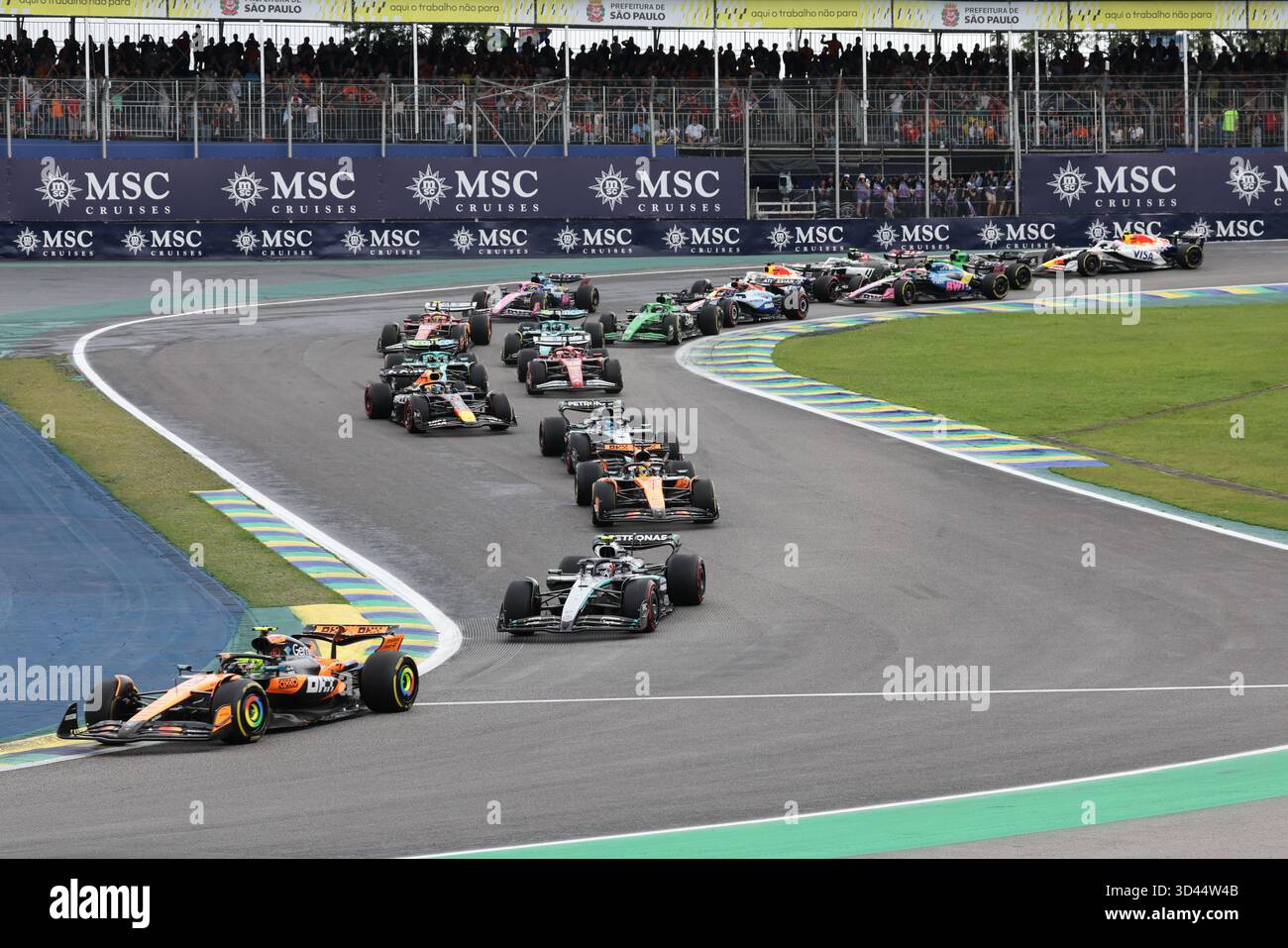 San Paolo, BRA. 11/08/2025. Inizio della gara sprint, durante la Formula 1 MSC Cruises grande Premio De Sao Paulo 2025. Crediti: Alessio Morgese / Alamy live news Foto Stock