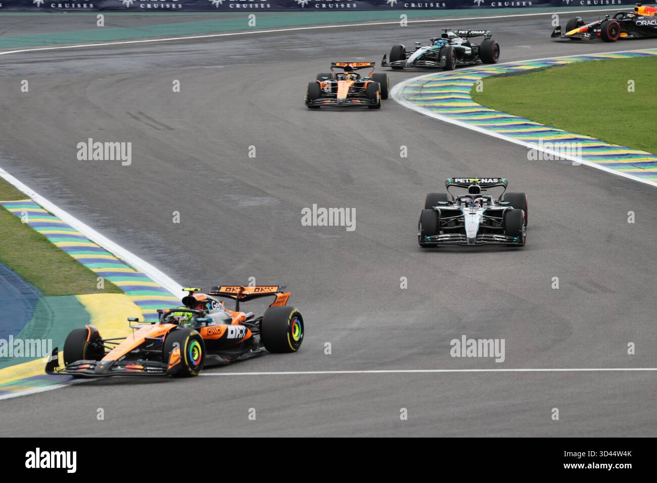 San Paolo, BRA. 11/08/2025. Lando Norris del Regno Unito alla guida della (4) McLaren F1 Team MCL39 Mercedes, durante la Formula 1 MSC Cruises grande Premio De Sao Paulo 2025. Crediti: Alessio Morgese / Alamy live news Foto Stock