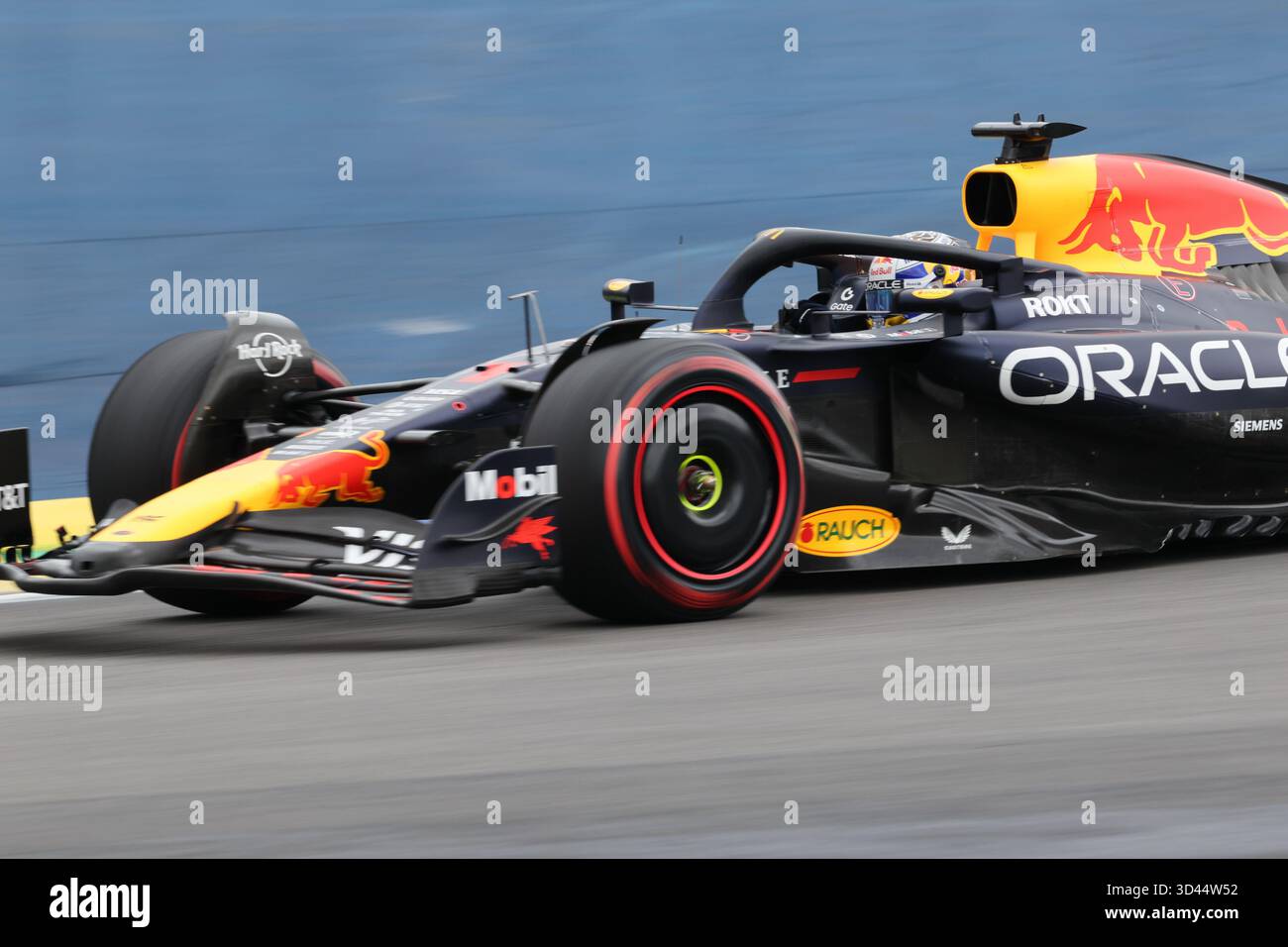 San Paolo, BRA. 11/08/2025. Max Verstappen dei Paesi Bassi alla guida della (1) Oracle Red Bull Racing RB21 Honda RBPT, durante la Formula 1 MSC Cruises grande Premio De Sao Paulo 2025. Crediti: Alessio Morgese / Alamy live news Foto Stock