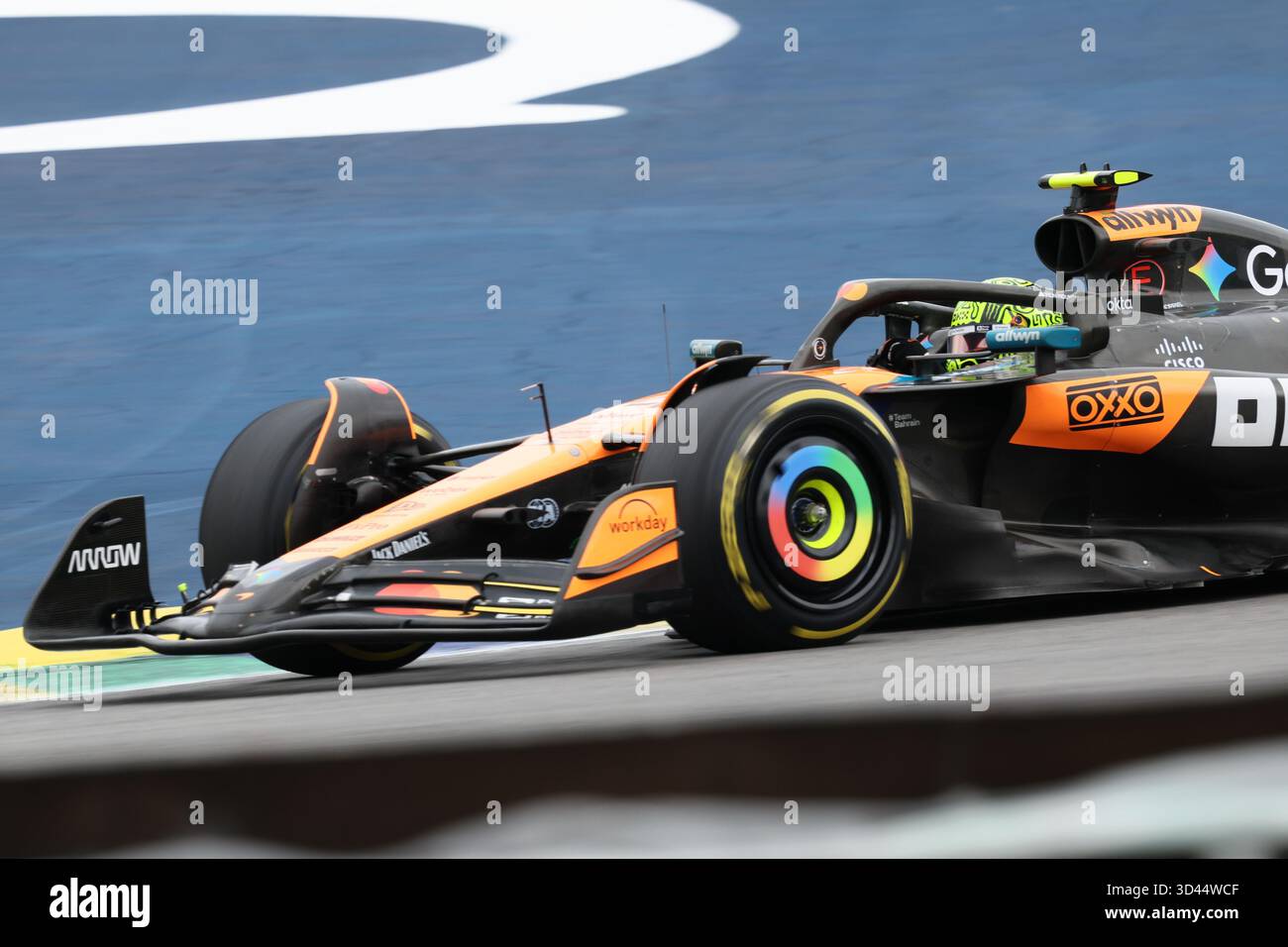 San Paolo, BRA. 11/08/2025. Lando Norris del Regno Unito alla guida della (4) McLaren F1 Team MCL39 Mercedes, durante la Formula 1 MSC Cruises grande Premio De Sao Paulo 2025. Crediti: Alessio Morgese / Alamy live news Foto Stock