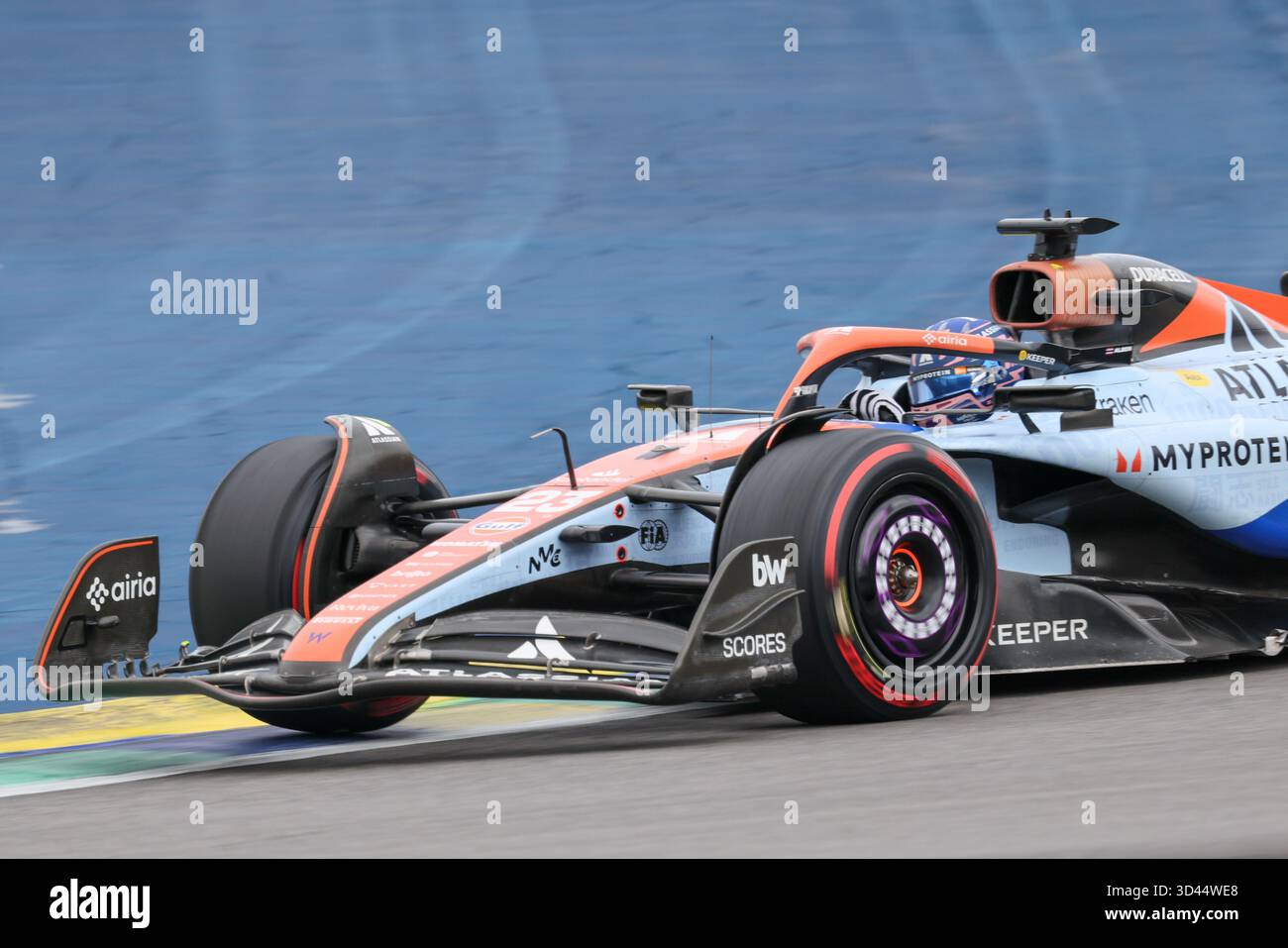 San Paolo, BRA. 11/08/2025. Alexander Albon della Thailandia alla guida della (23) Atlassian Williams Racing FW47 Mercedes, durante la Formula 1 MSC Cruises grande Premio De Sao Paulo 2025. Crediti: Alessio Morgese / Alamy live news Foto Stock