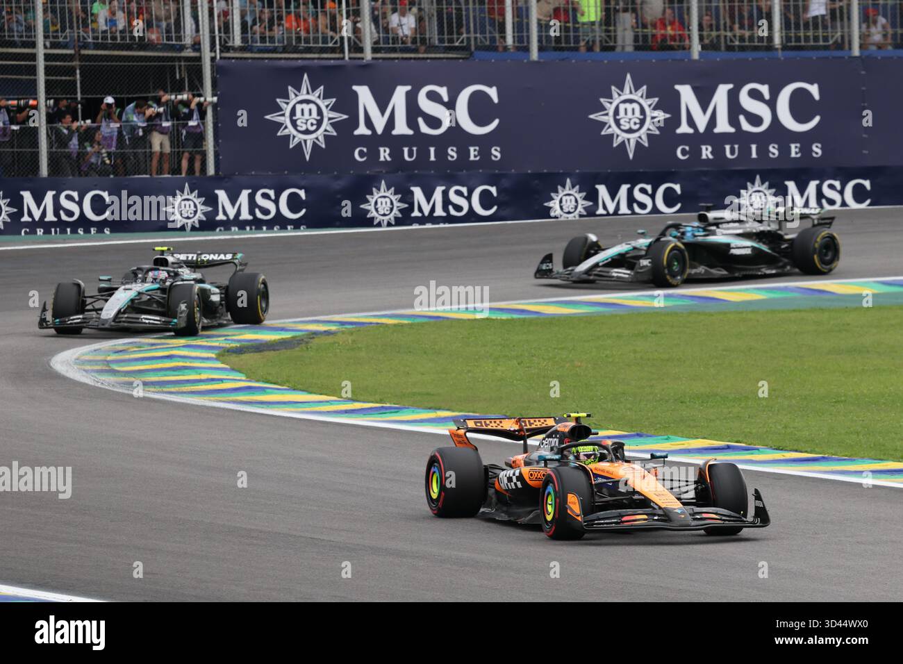 San Paolo, BRA. 11/08/2025. Lando Norris del Regno Unito alla guida della (4) McLaren F1 Team MCL39 Mercedes, durante la Formula 1 MSC Cruises grande Premio De Sao Paulo 2025. Crediti: Alessio Morgese / Alamy live news Foto Stock