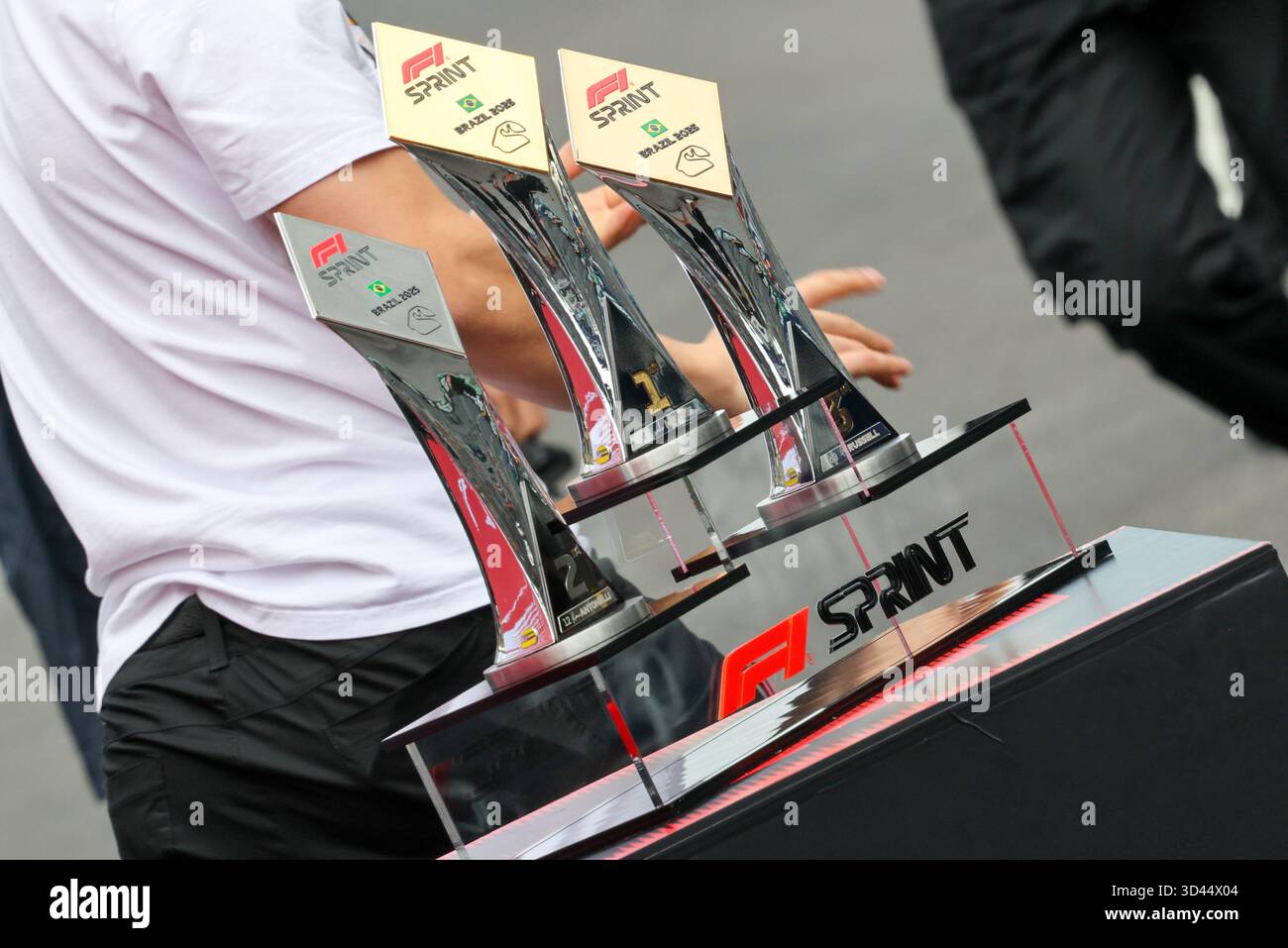 San Paolo, BRA. 11/08/2025. Il trofeo della gara sprint, durante la Formula 1 MSC Cruises grande Premio De Sao Paulo 2025. Crediti: Alessio Morgese / Alamy live news Foto Stock