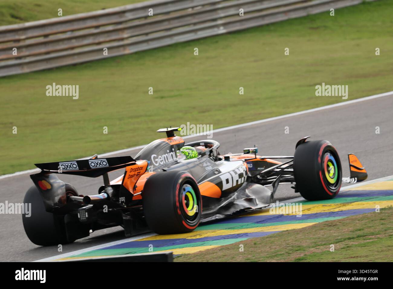 San Paolo, BRA. 11/08/2025. Lando Norris del Regno Unito alla guida della (4) McLaren F1 Team MCL39 Mercedes, durante la Formula 1 MSC Cruises grande Premio De Sao Paulo 2025. Crediti: Alessio Morgese / Alamy live news Foto Stock
