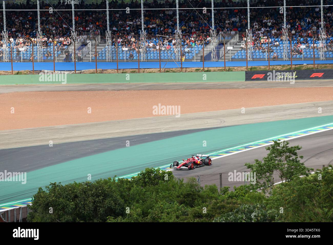 San Paolo, BRA. 11/08/2025. Charles Leclerc di Monaco alla guida della (16) Scuderia Ferrari HP SF-25 Ferrari, durante la Formula 1 MSC Cruises grande Premio De Sao Paulo 2025. Crediti: Alessio Morgese / Alamy live news Foto Stock