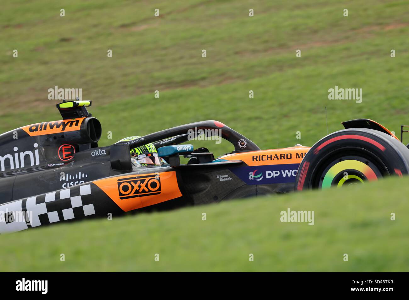 San Paolo, BRA. 11/08/2025. Lando Norris del Regno Unito alla guida della (4) McLaren F1 Team MCL39 Mercedes, durante la Formula 1 MSC Cruises grande Premio De Sao Paulo 2025. Crediti: Alessio Morgese / Alamy live news Foto Stock