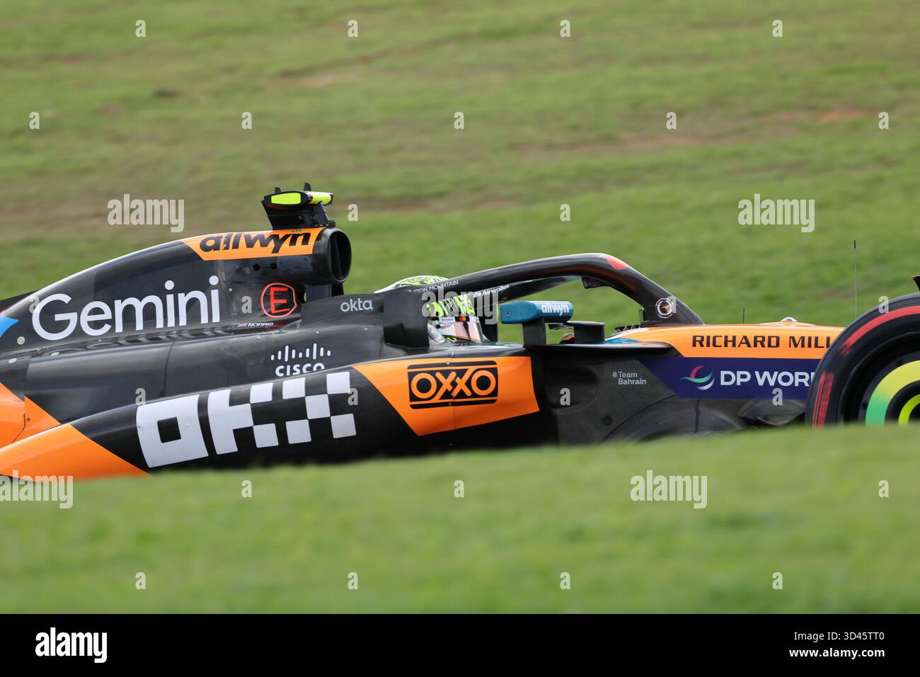 San Paolo, BRA. 11/08/2025. Lando Norris del Regno Unito alla guida della (4) McLaren F1 Team MCL39 Mercedes, durante la Formula 1 MSC Cruises grande Premio De Sao Paulo 2025. Crediti: Alessio Morgese / Alamy live news Foto Stock