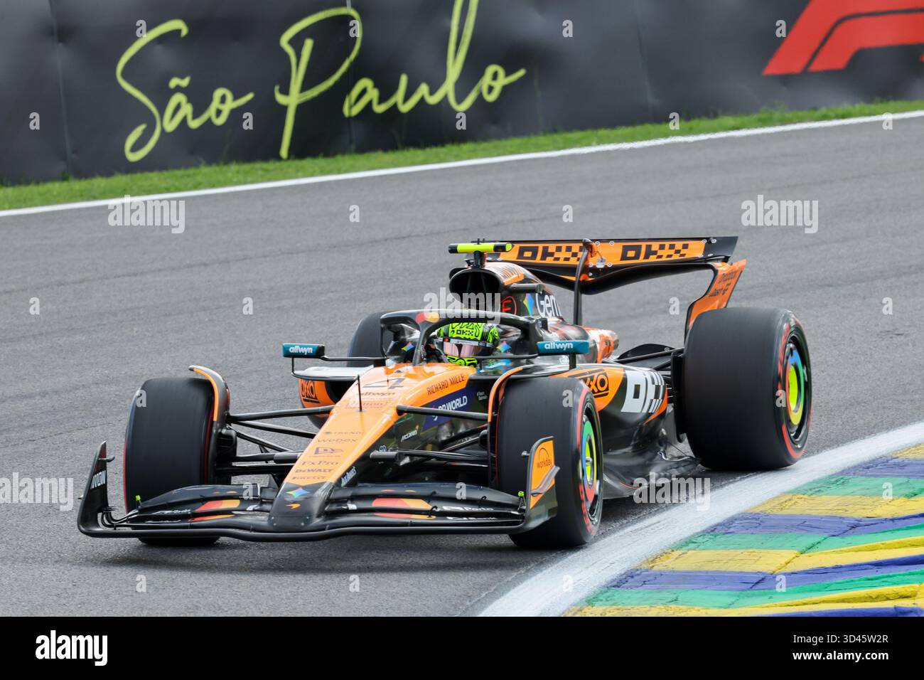San Paolo, BRA. 11/08/2025. Lando Norris del Regno Unito alla guida della (4) McLaren F1 Team MCL39 Mercedes, durante la Formula 1 MSC Cruises grande Premio De Sao Paulo 2025. Crediti: Alessio Morgese / Alamy live news Foto Stock