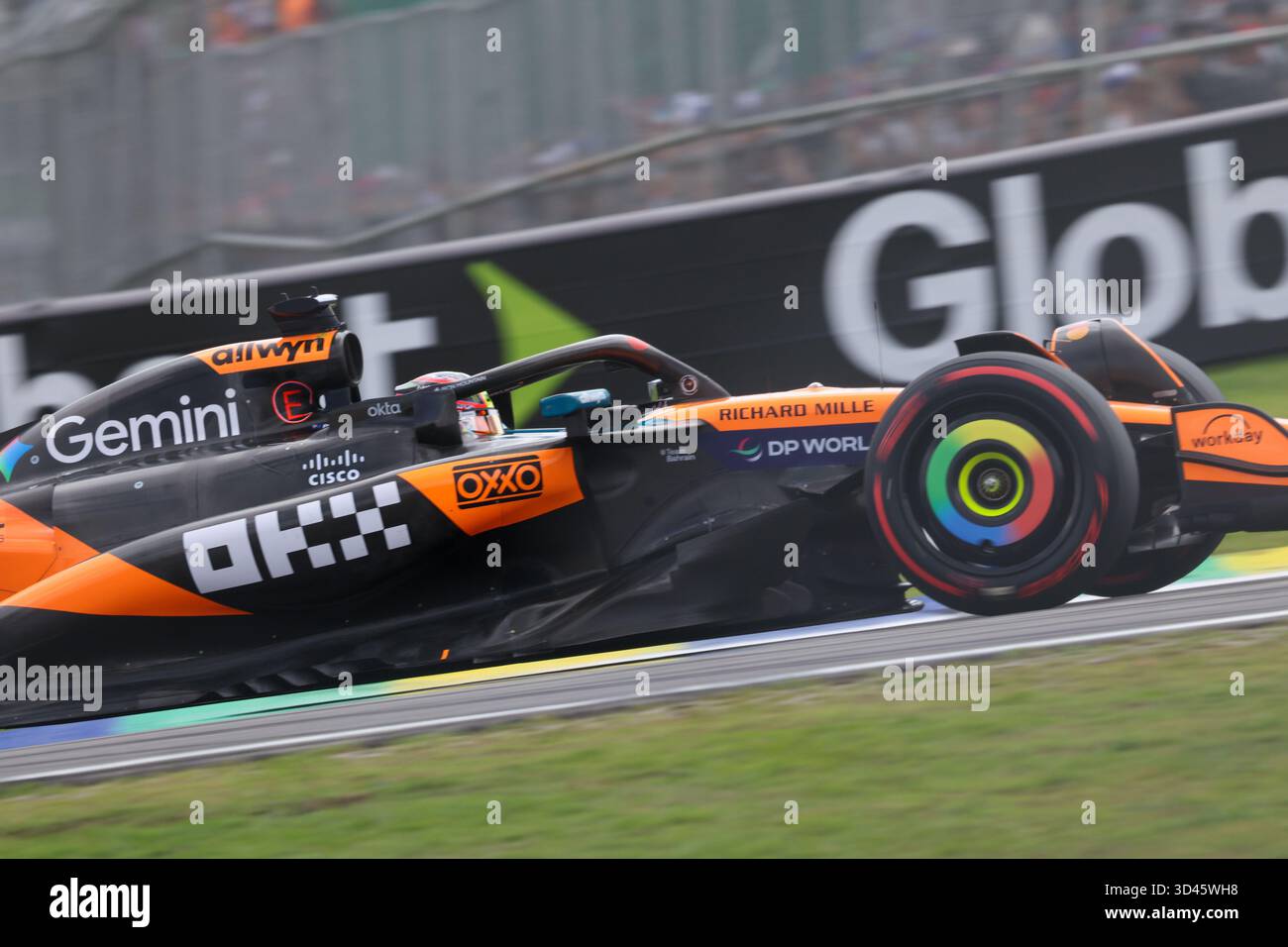 San Paolo, BRA. 11/08/2025. Oscar Piastri dell'Australia alla guida del (81) McLaren F1 Team MCL39 Mercedes, durante la Formula 1 MSC Cruises grande Premio De Sao Paulo 2025. Crediti: Alessio Morgese / Alamy live news Foto Stock