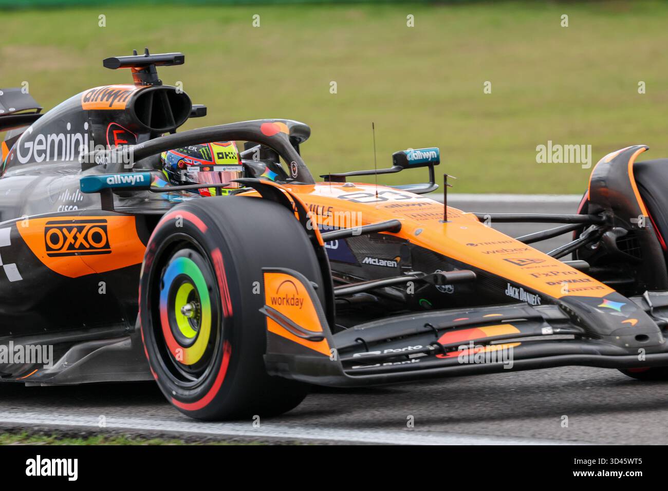 San Paolo, BRA. 11/08/2025. Oscar Piastri dell'Australia alla guida del (81) McLaren F1 Team MCL39 Mercedes, durante la Formula 1 MSC Cruises grande Premio De Sao Paulo 2025. Crediti: Alessio Morgese / Alamy live news Foto Stock