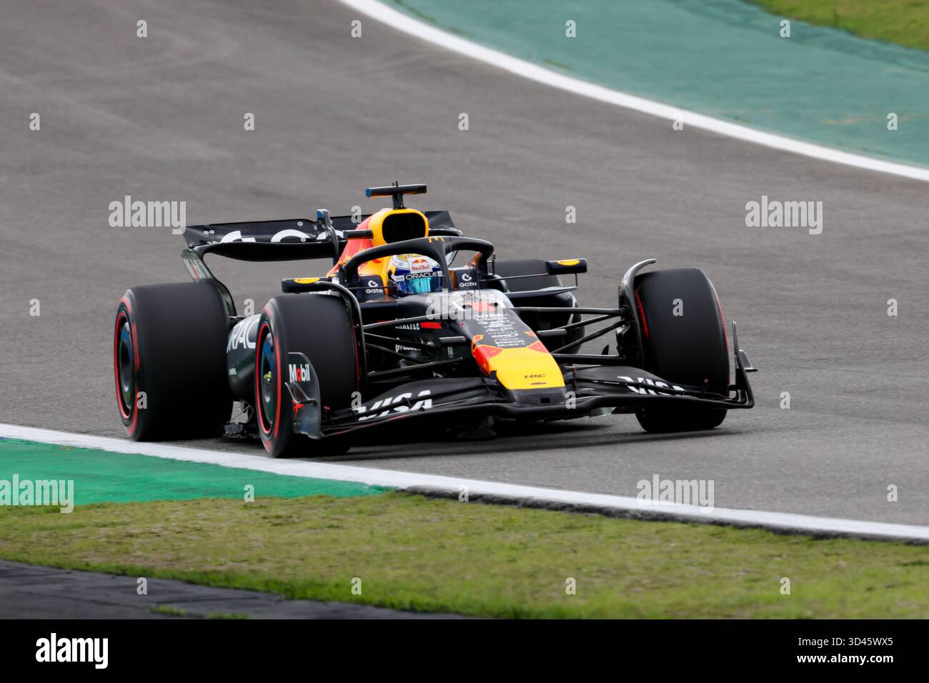 San Paolo, BRA. 11/08/2025. Max Verstappen dei Paesi Bassi alla guida della (1) Oracle Red Bull Racing RB21 Honda RBPT, durante la Formula 1 MSC Cruises grande Premio De Sao Paulo 2025. Crediti: Alessio Morgese / Alamy live news Foto Stock