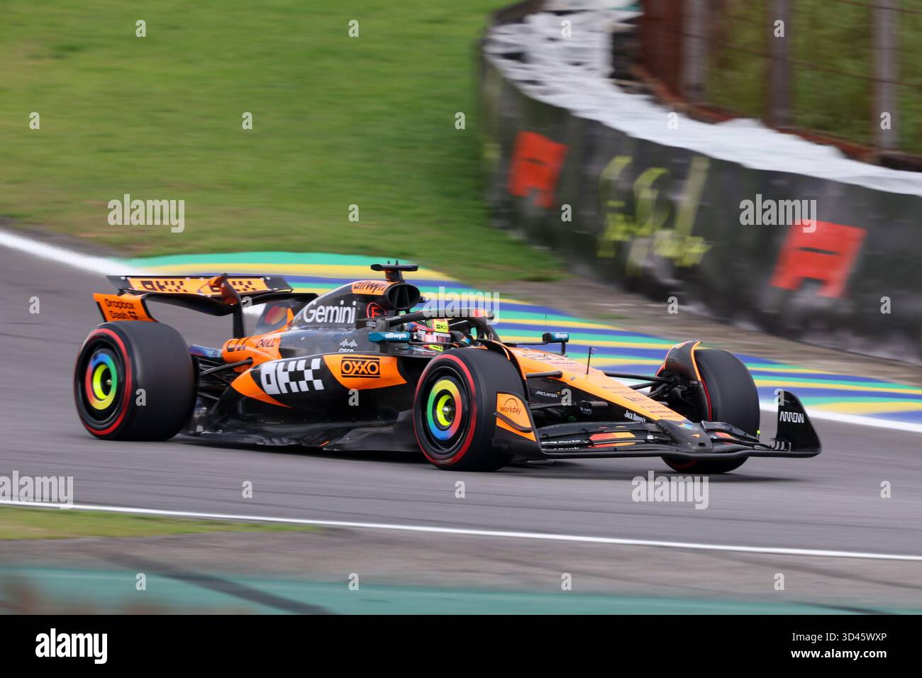 San Paolo, BRA. 11/08/2025. Oscar Piastri dell'Australia alla guida del (81) McLaren F1 Team MCL39 Mercedes, durante la Formula 1 MSC Cruises grande Premio De Sao Paulo 2025. Crediti: Alessio Morgese / Alamy live news Foto Stock