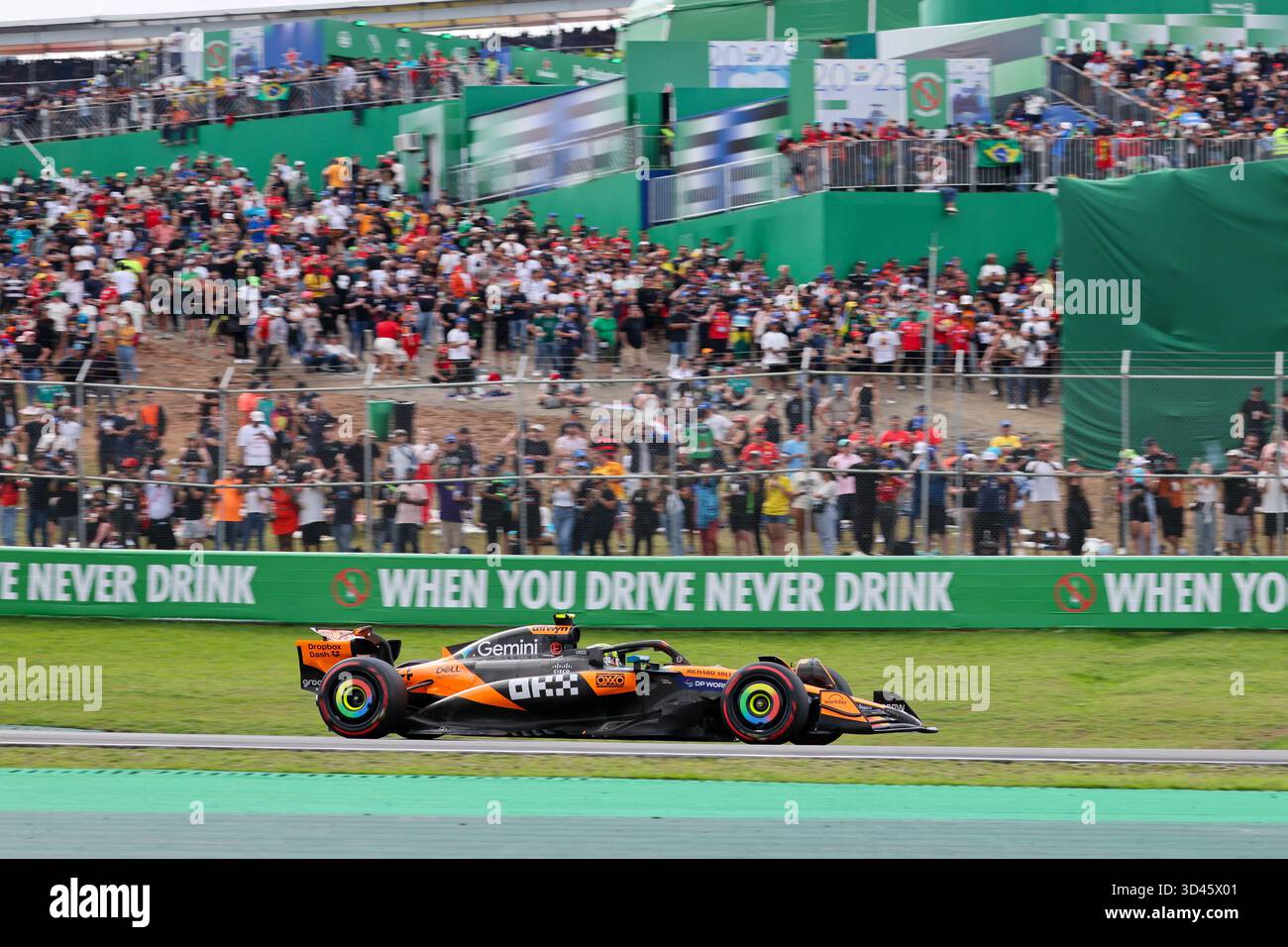 San Paolo, BRA. 11/08/2025. Lando Norris del Regno Unito alla guida della (4) McLaren F1 Team MCL39 Mercedes, durante la Formula 1 MSC Cruises grande Premio De Sao Paulo 2025. Crediti: Alessio Morgese / Alamy live news Foto Stock