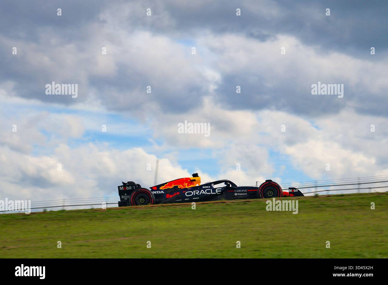 San Paolo, BRA. 11/08/2025. Max Verstappen dei Paesi Bassi alla guida della (1) Oracle Red Bull Racing RB21 Honda RBPT, durante la Formula 1 MSC Cruises grande Premio De Sao Paulo 2025. Crediti: Alessio Morgese / Alamy live news Foto Stock