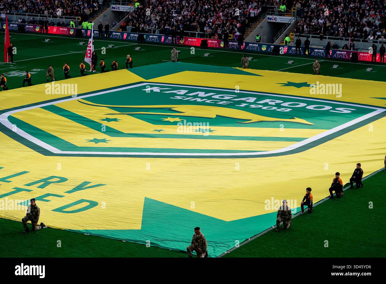 LEEDS, INGHILTERRA - 8 novembre: Bandiera dei canguri australiani in campo. Ashes match tra Inghilterra e Australia all'Headingley Stadium l'8 novembre 2025. (Foto di James Giblin) credito: James Giblin/Alamy Live News Foto Stock