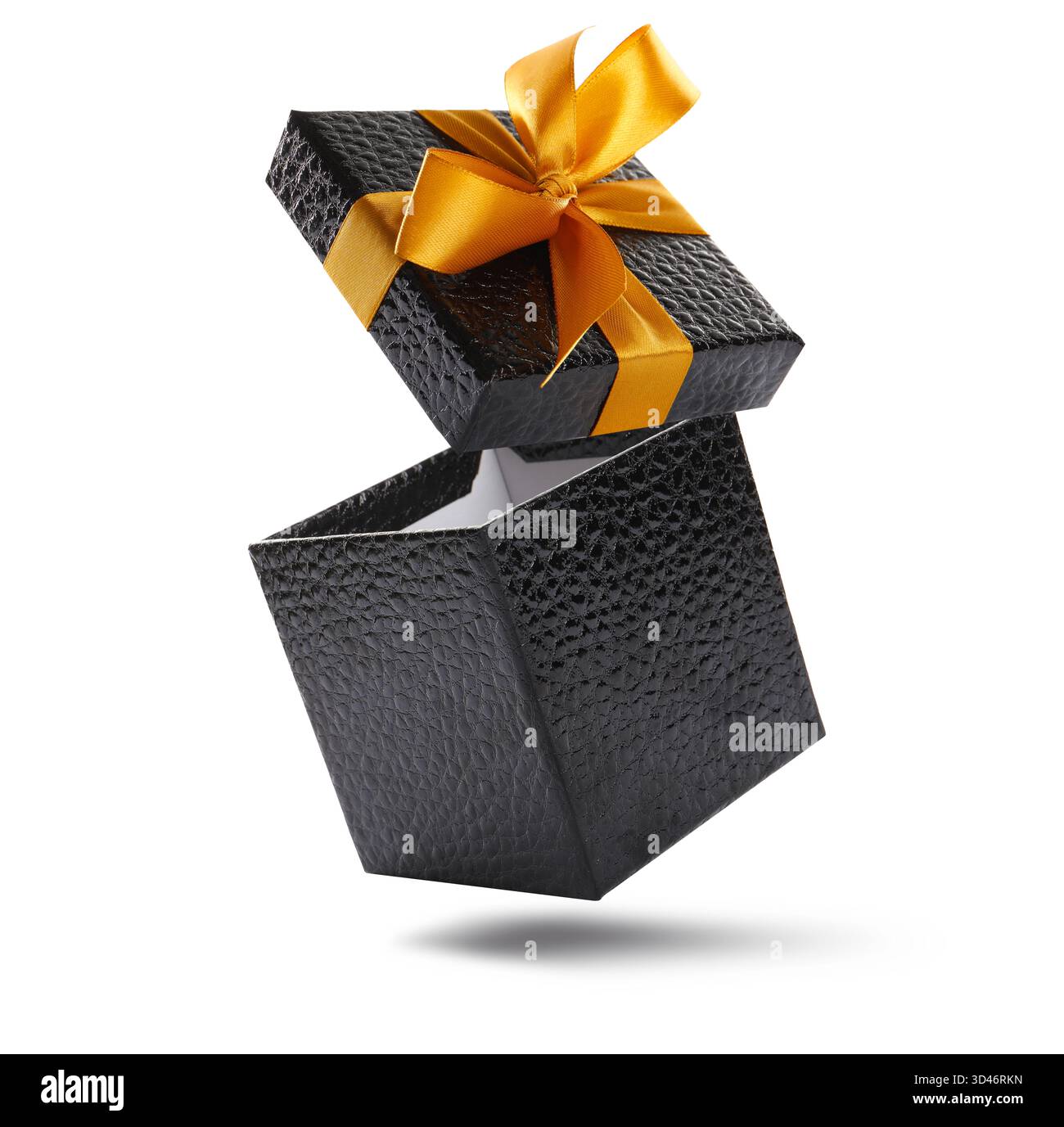 Apri la confezione regalo con un bellissimo coperchio in aria su sfondo bianco Foto Stock