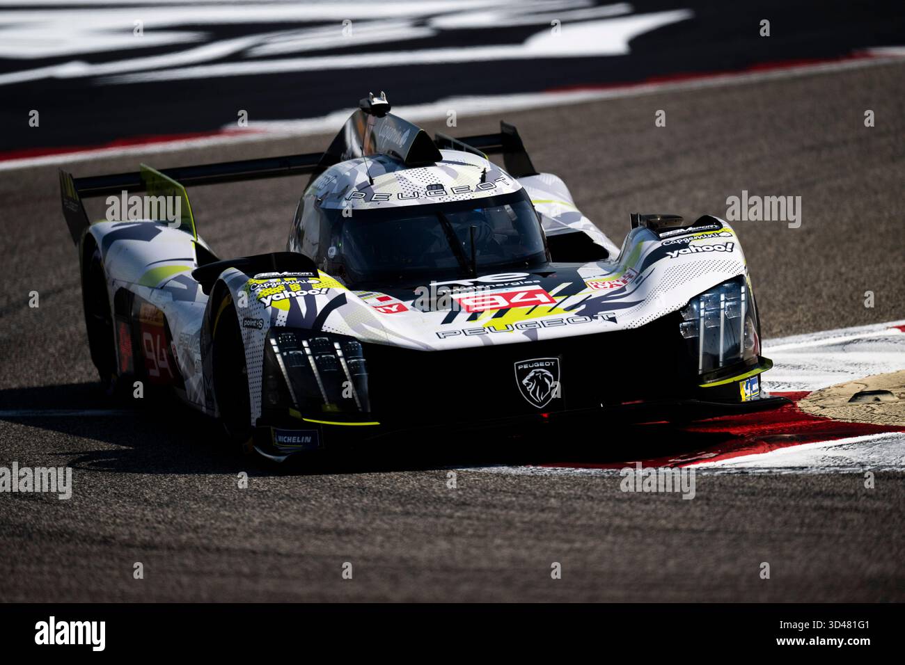 94 CASSIDY Nick (nzl), JAKOBSEN Malthe (dnk), Peugeot TotalEnergies, Peugeot 9X8 #94, Hypercar, azione durante la 8 ore del Bahrain 2025, 8° round del Campionato Mondiale Endurance 2025 FIA, dal 6 all'8 novembre 2025 sul circuito Internazionale Bahrain di Sakhir, Bahrain - foto Fabrizio Boldoni/DPPI Credit: DPPI Media/Alamy Live News Foto Stock