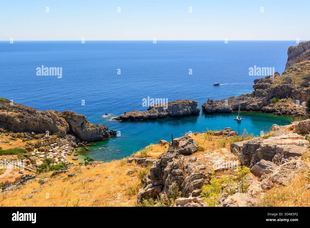 Saint Paul Beach, la spiaggia più famosa dell'isola di Rodi nel villaggio di Lindos. Grecia Foto Stock