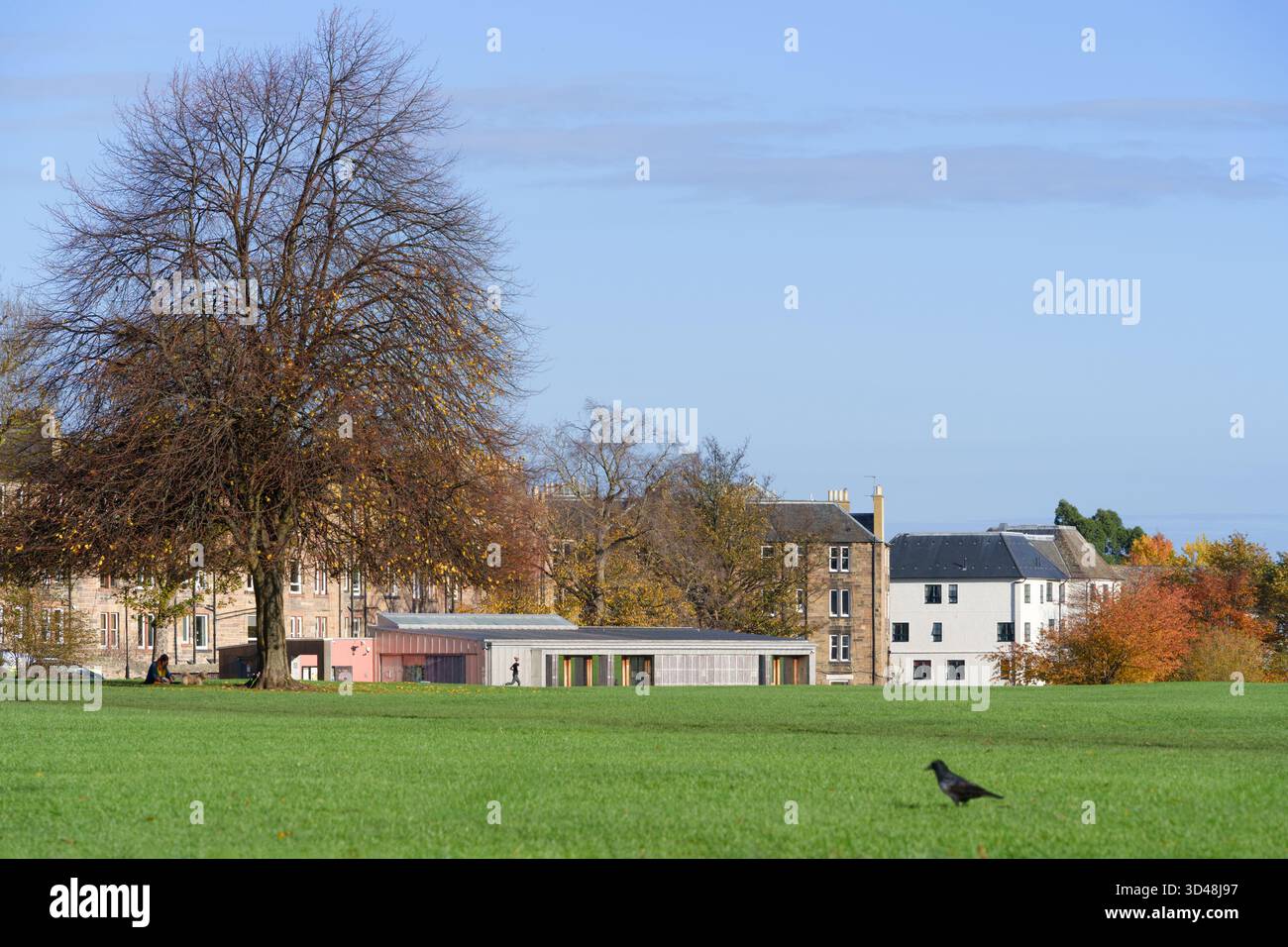 Edimburgo, Scozia, Regno Unito - Holyrood Park Education Centre di Malcolm Fraser Architects in autunno/autunno Foto Stock