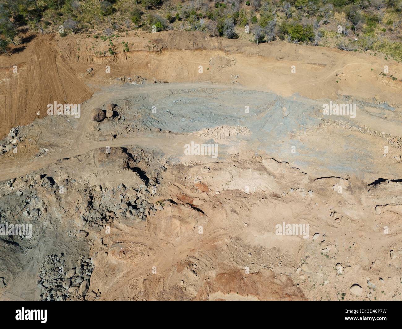 Vista aerea della grande cava di sabbia nelle giornate di sole Foto Stock