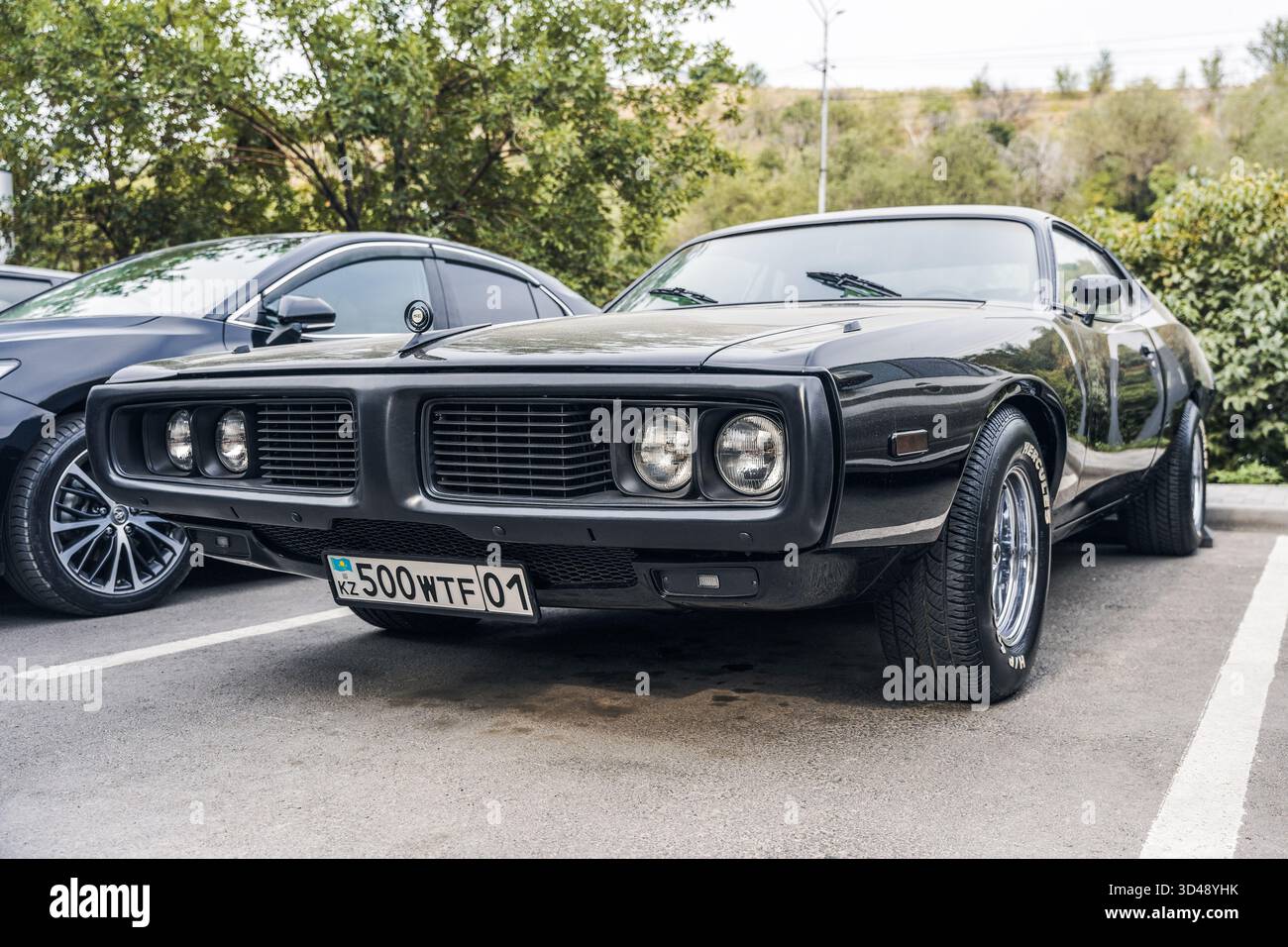 Almaty, Kazakistan - 15 luglio 2025: Dodge Charger Special Edition in nero. Un'auto rara Foto Stock