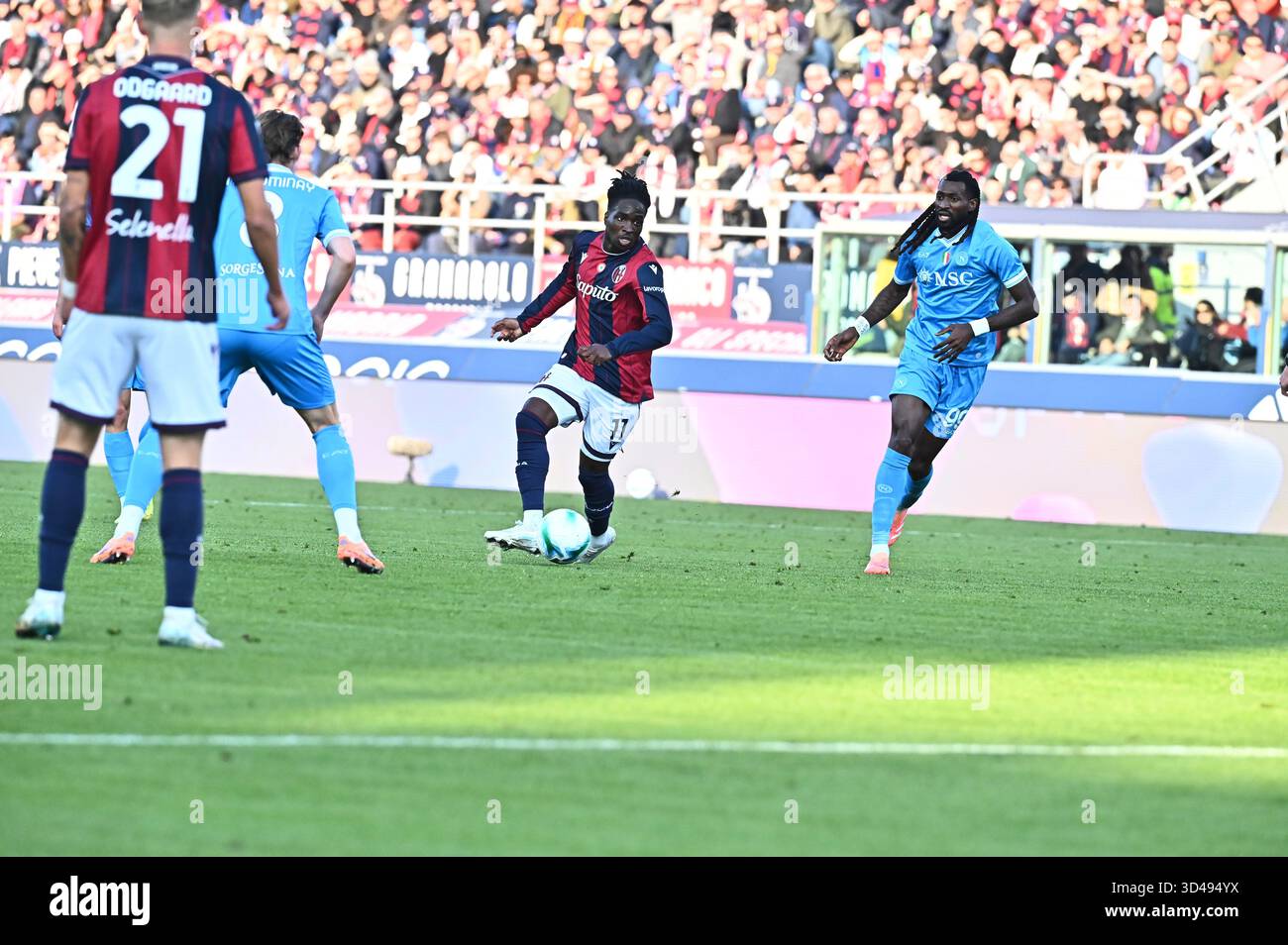 Bologna, Italia. 9 novembre 2025. Rowe del Bologna FC durante la partita tra Bologna FC e SSC Napoli - serie A Enilive allo Stadio Dall'Ara il 9 novembre 2025 a Bologna, Italia. (Foto di Andrea Iommarini/ LiveMedia) crediti: Andrea Iommarini/Alamy Live News Foto Stock