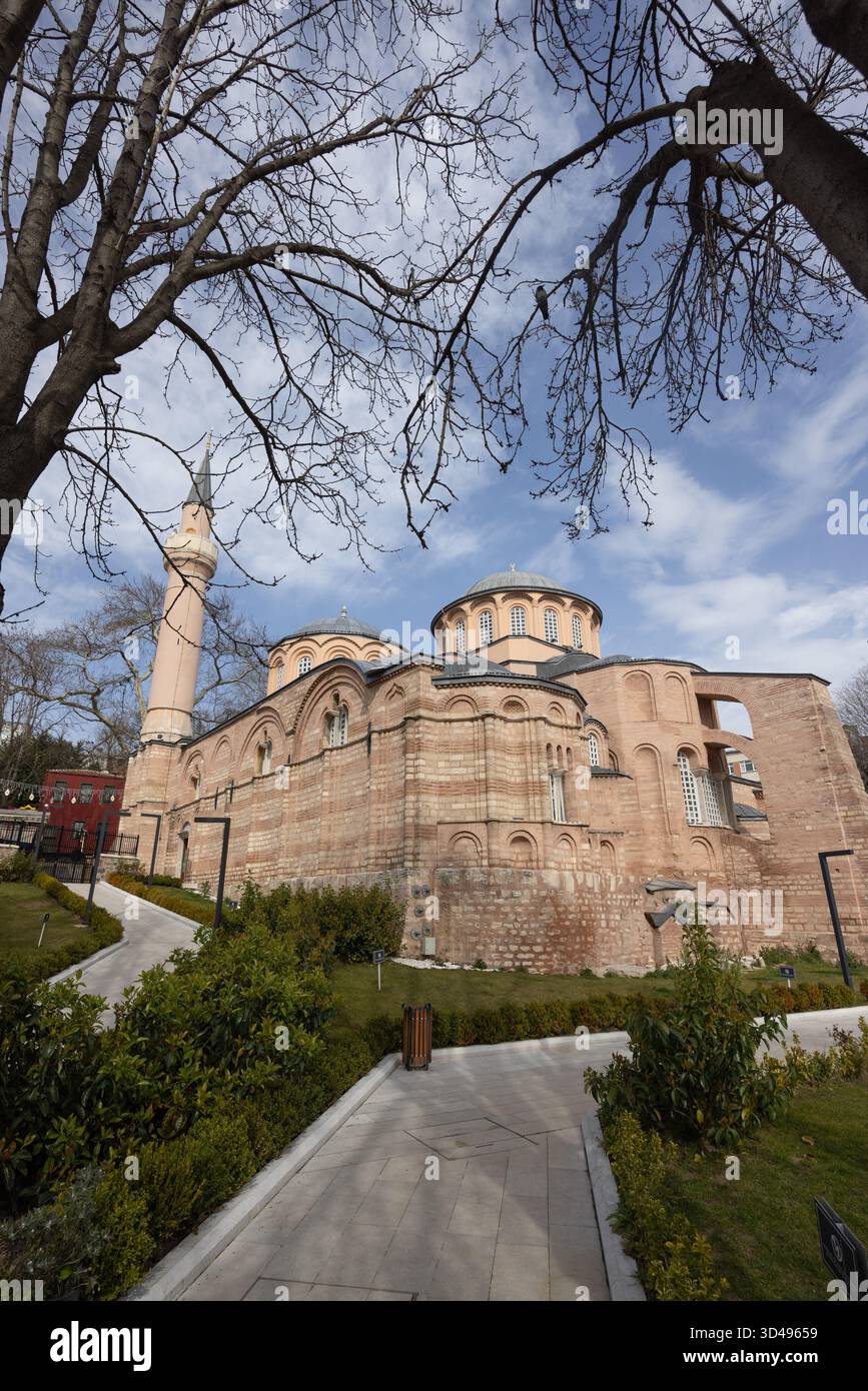 La chiesa di Chora, ora moschea di Kariye, è una chiesa di epoca bizantina famosa per i suoi mosaici ornati e gli affreschi raffiguranti scene religiose e cristiane. Foto Stock