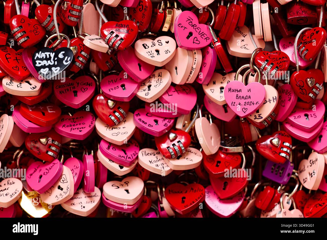 Lucchetti a forma di cuore, Casa di Giulietta, Verona, Italia Foto Stock