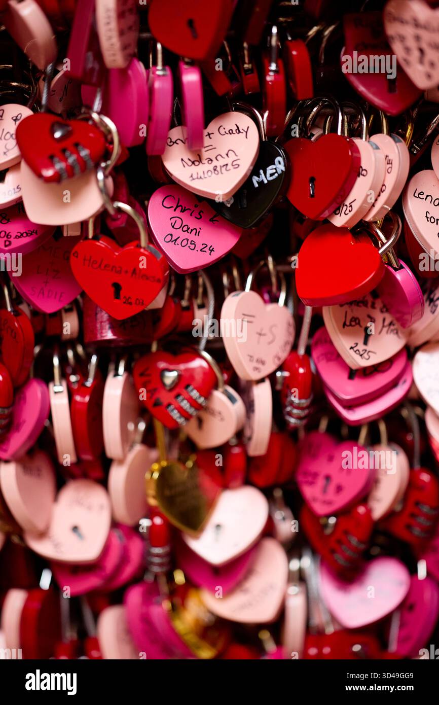 Lucchetti a forma di cuore, Casa di Giulietta, Verona, Italia Foto Stock