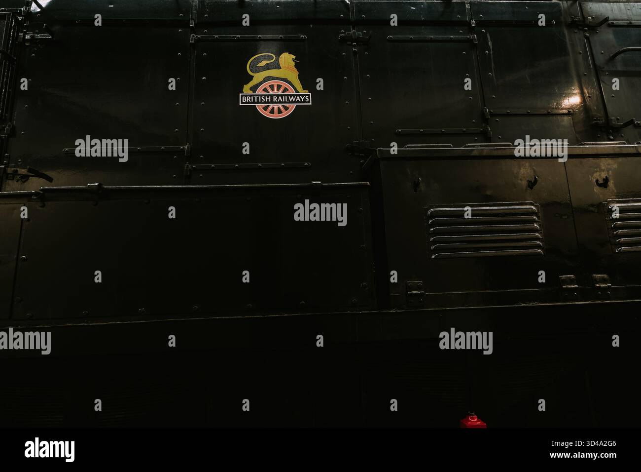 Logo British Railways sulla carrozzeria di locomotiva a vapore verde scuro Foto Stock