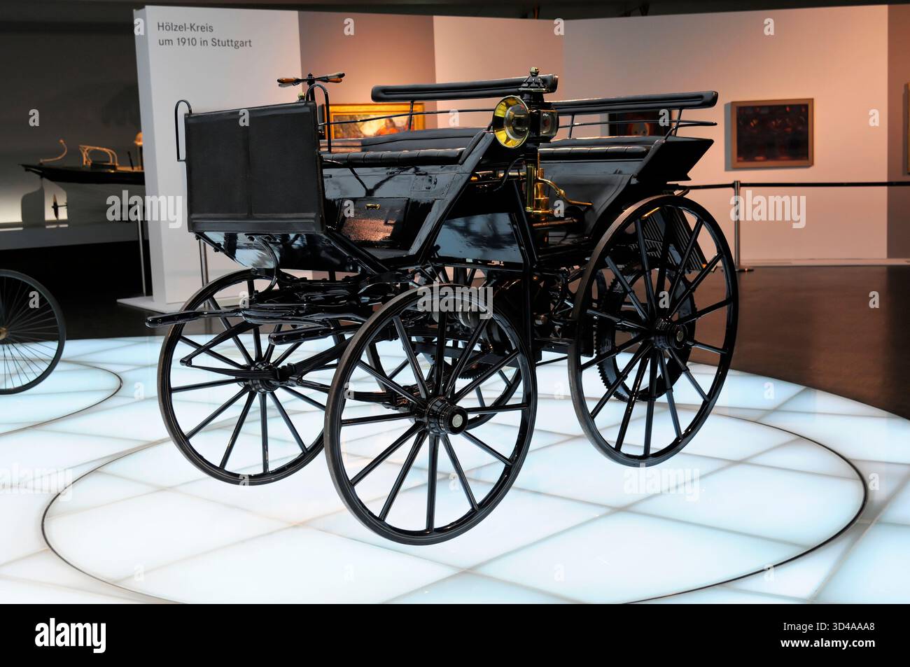 Carrello motore Daimler, costruito nel 1886, Museo Mercedes-Benz, Stoccarda, Baden-Wuerttemberg, Germania, Europa Foto Stock