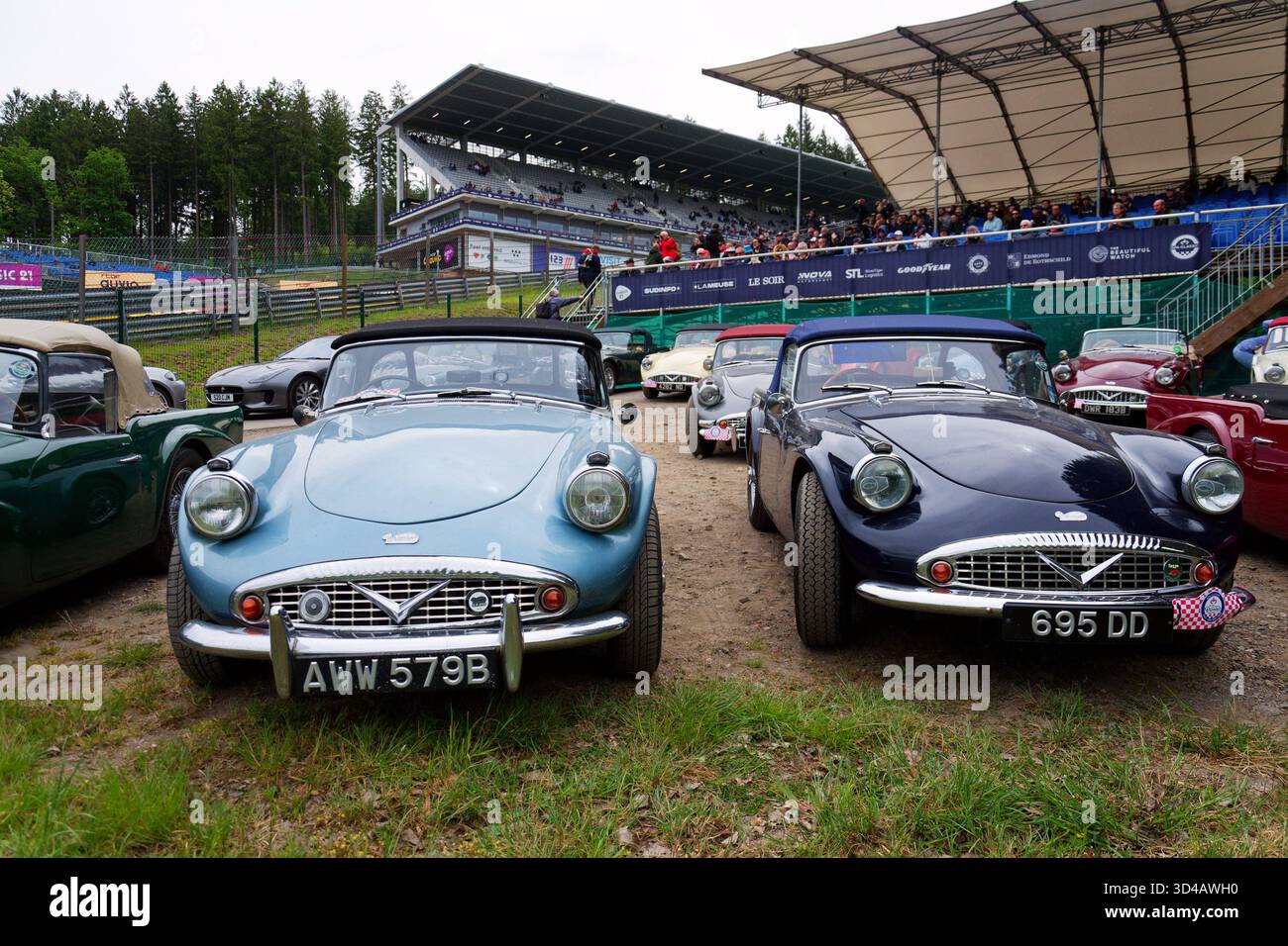 Daimler SP250 auto sportiva d'epoca della casa automobilistica britannica Daimler il 25 maggio 2025 a Francorchamps, Belgio. Foto Stock