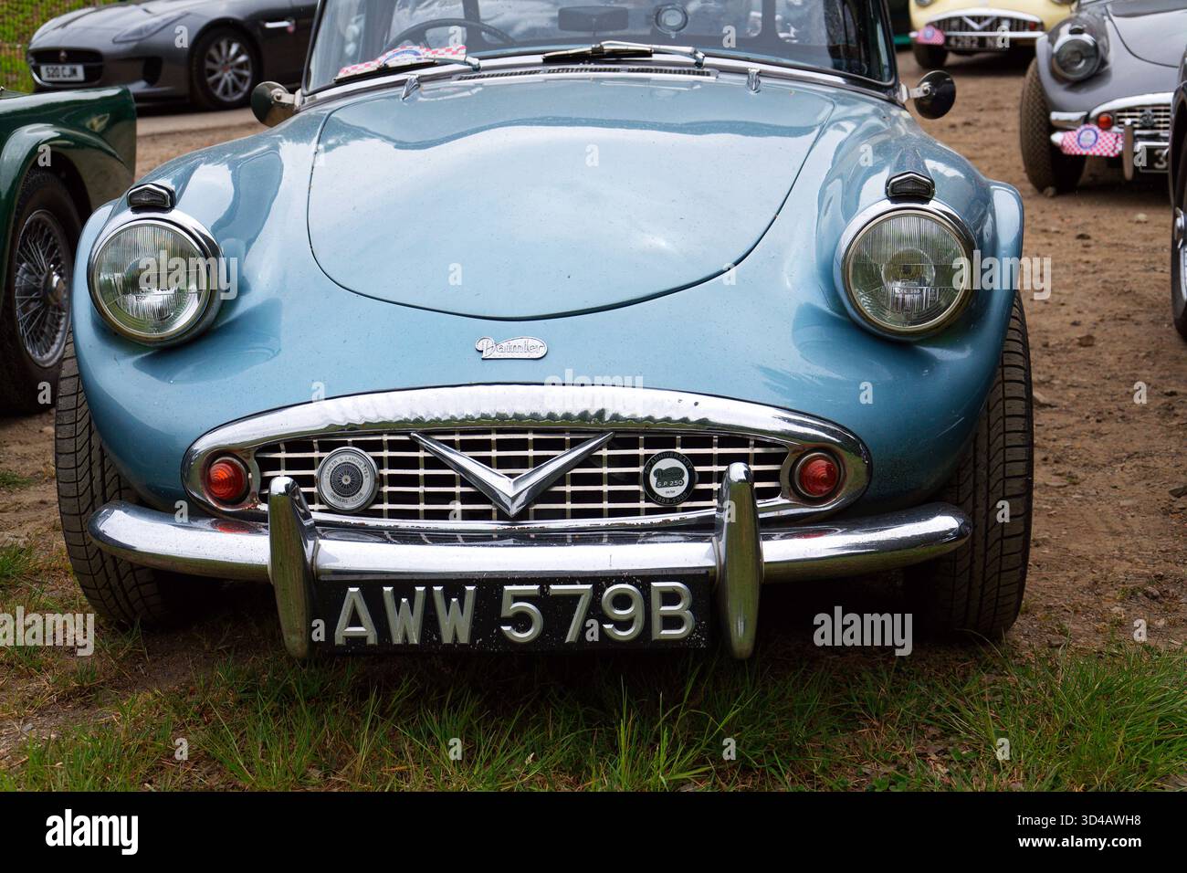 Daimler SP250 auto sportiva d'epoca della casa automobilistica britannica Daimler il 25 maggio 2025 a Francorchamps, Belgio. Foto Stock