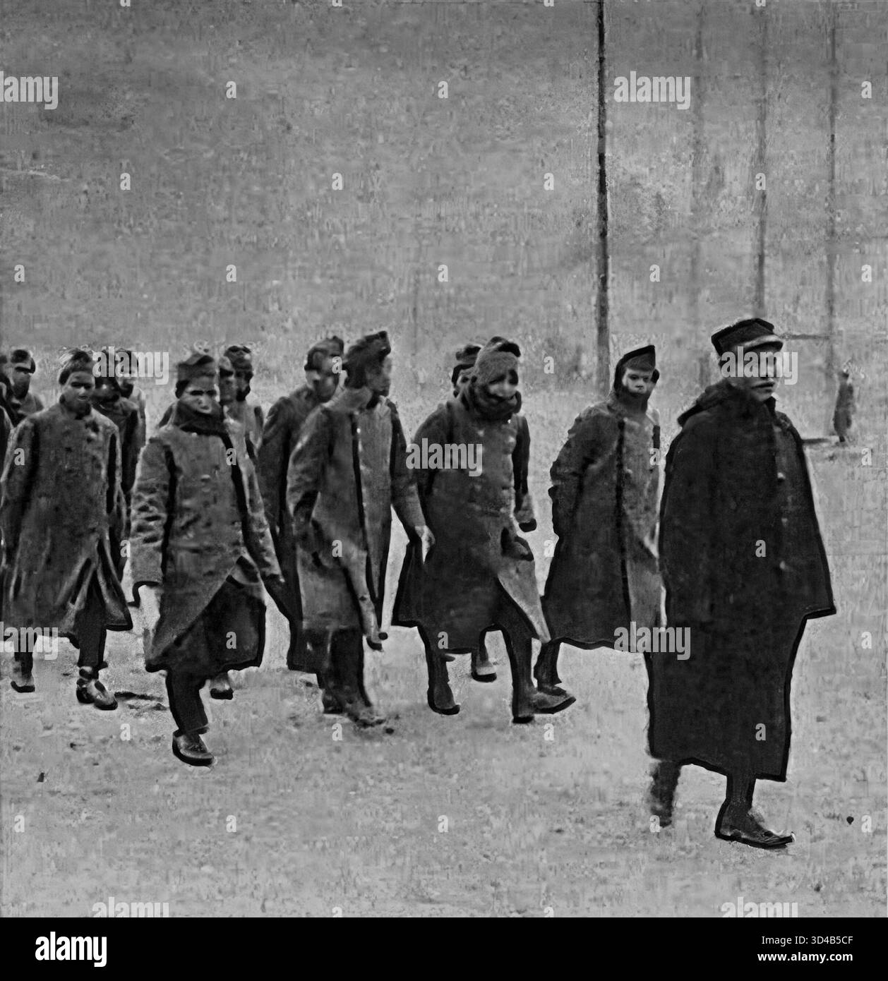 La didascalia francese mostra reclute annamite provenienti dall'Indocina francese sotto supervisione durante la prima guerra mondiale. Contingenti coloniali furono prelevati dal sud-est asiatico per sostenere l'esercito francese, riflettendo il più ampio coinvolgimento globale dell'impero nel conflitto. Pubblicato su le Miroir, 23 gennaio 1916. Foto Stock