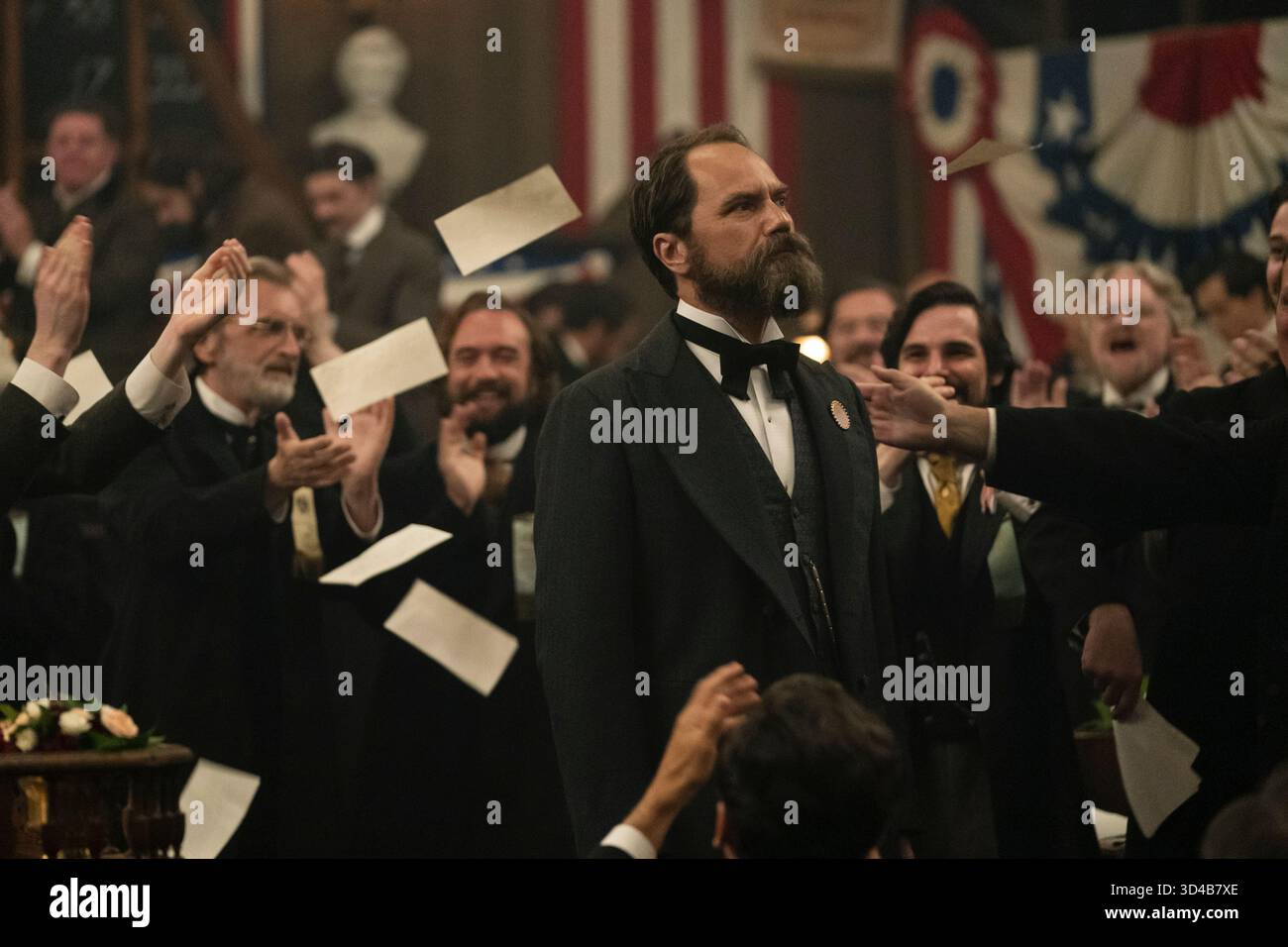 Death by Lightning (2025) miniserie TV creata da Mike Makowsky e con Michael Shannon nel ruolo del presidente James Garfield durante la sua improbabile ascesa e assassinio nel 1881. Foto pubblicitarie SOLO PER USO EDITORIALE. Crediti: BFA / Larry Horricks / Netflix Foto Stock