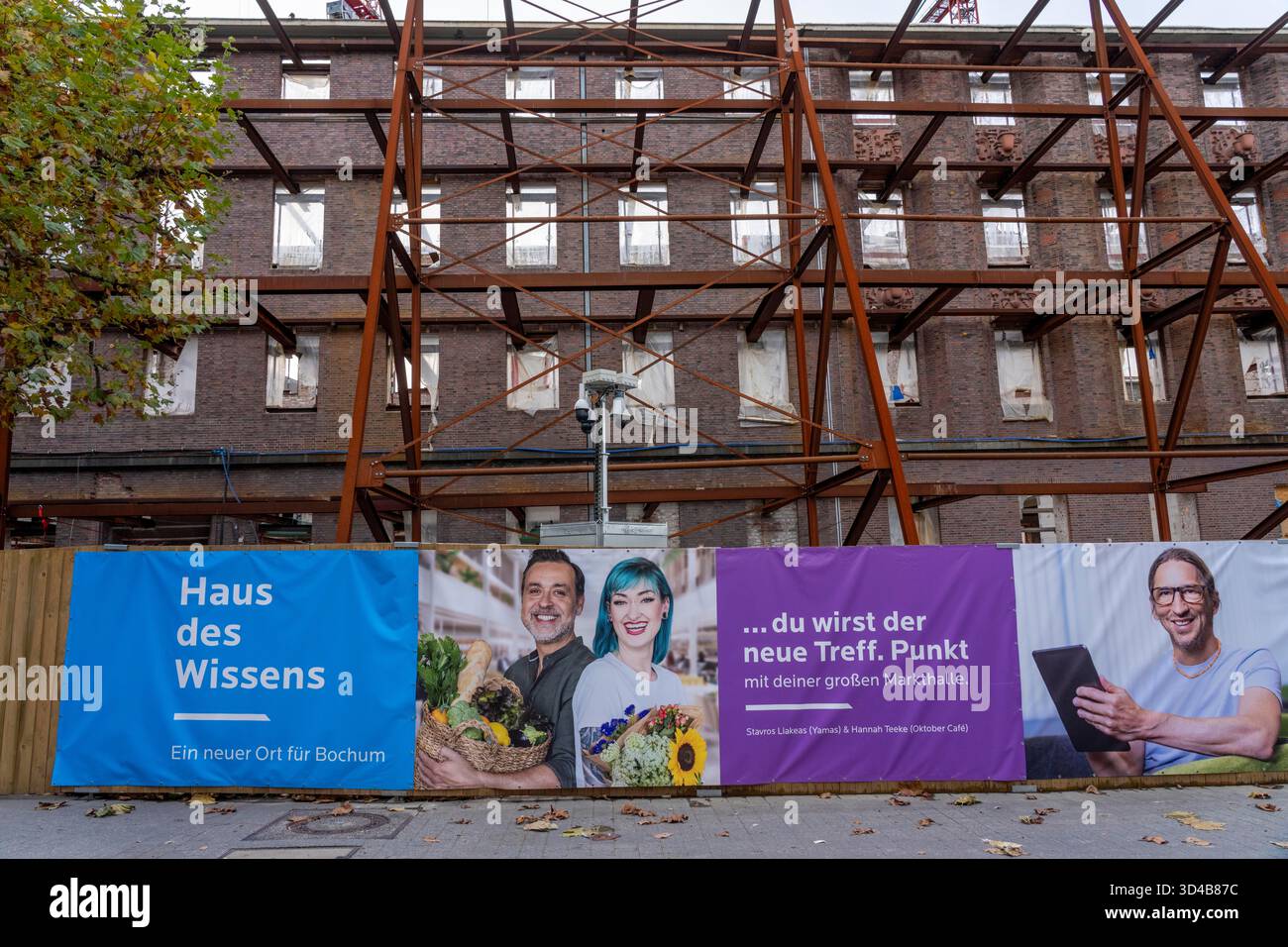 Cantiere del progetto House of Knowledge a Bochum, dove un edificio in mattoni che è rimasto abbandonato per molti anni è stato convertito in ho Foto Stock